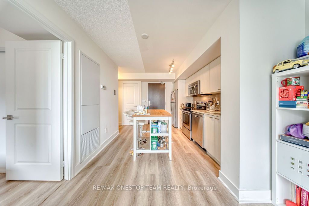 88 Sheppard Avenue E 811 Property Photo 8