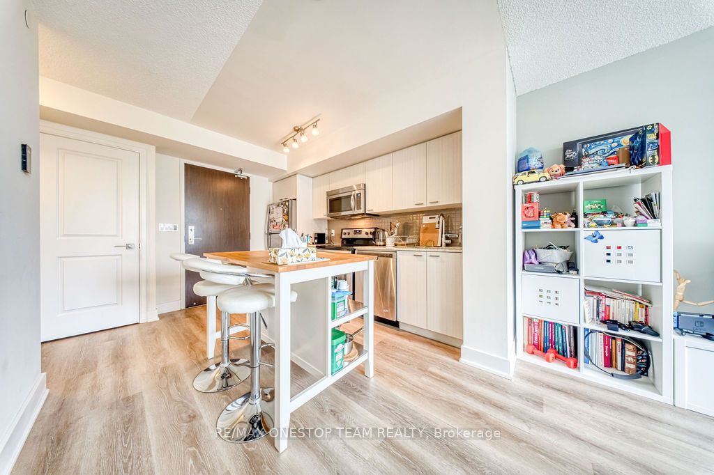 88 Sheppard Avenue E 811 Property Photo 9