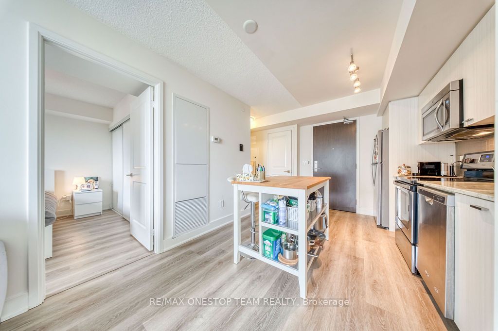 88 Sheppard Avenue E 811 Property Photo 10