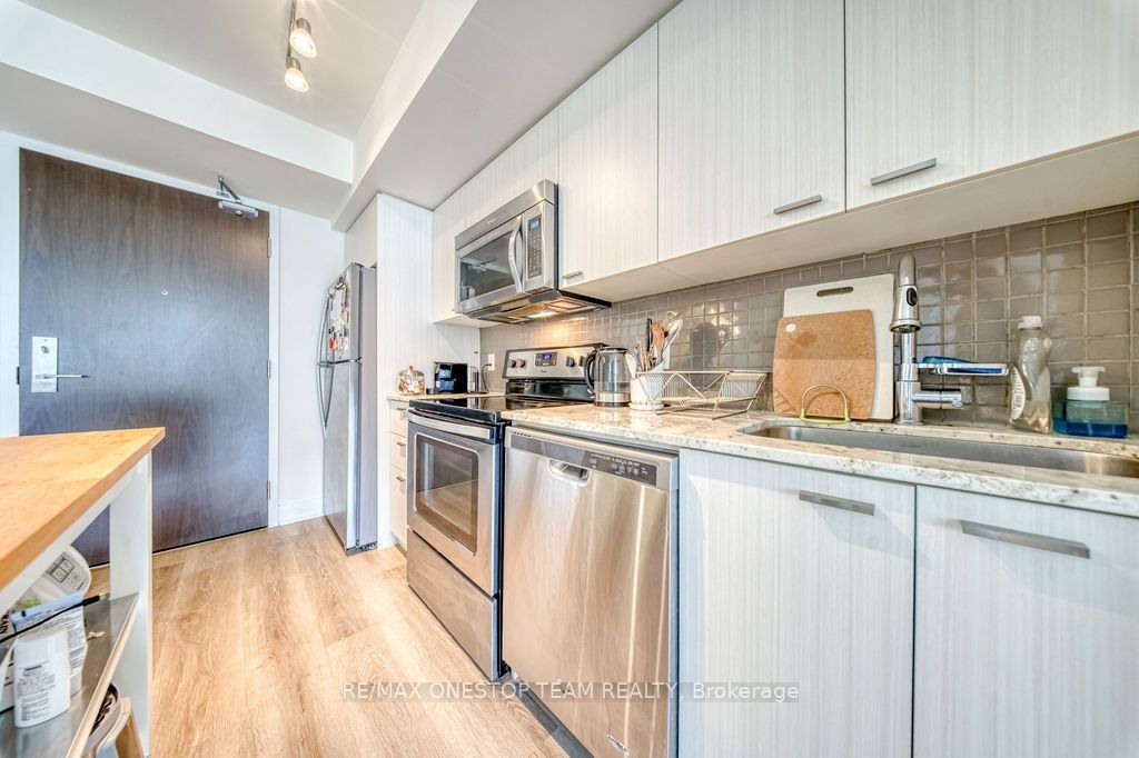 88 Sheppard Avenue E 811 Property Photo 11