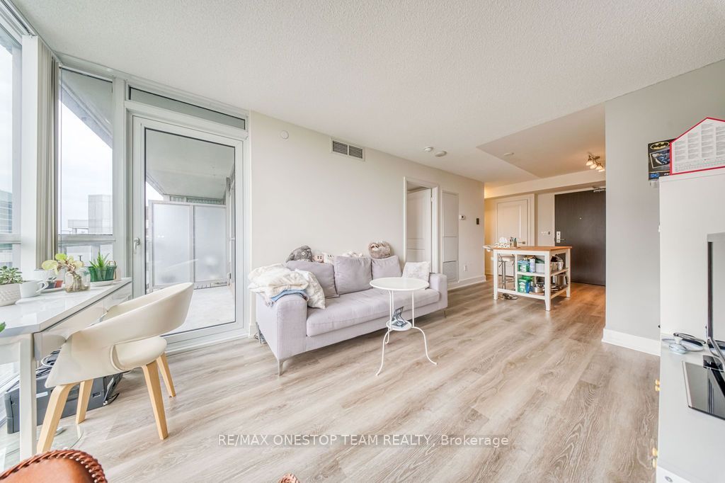 88 Sheppard Avenue E 811 Property Photo 15