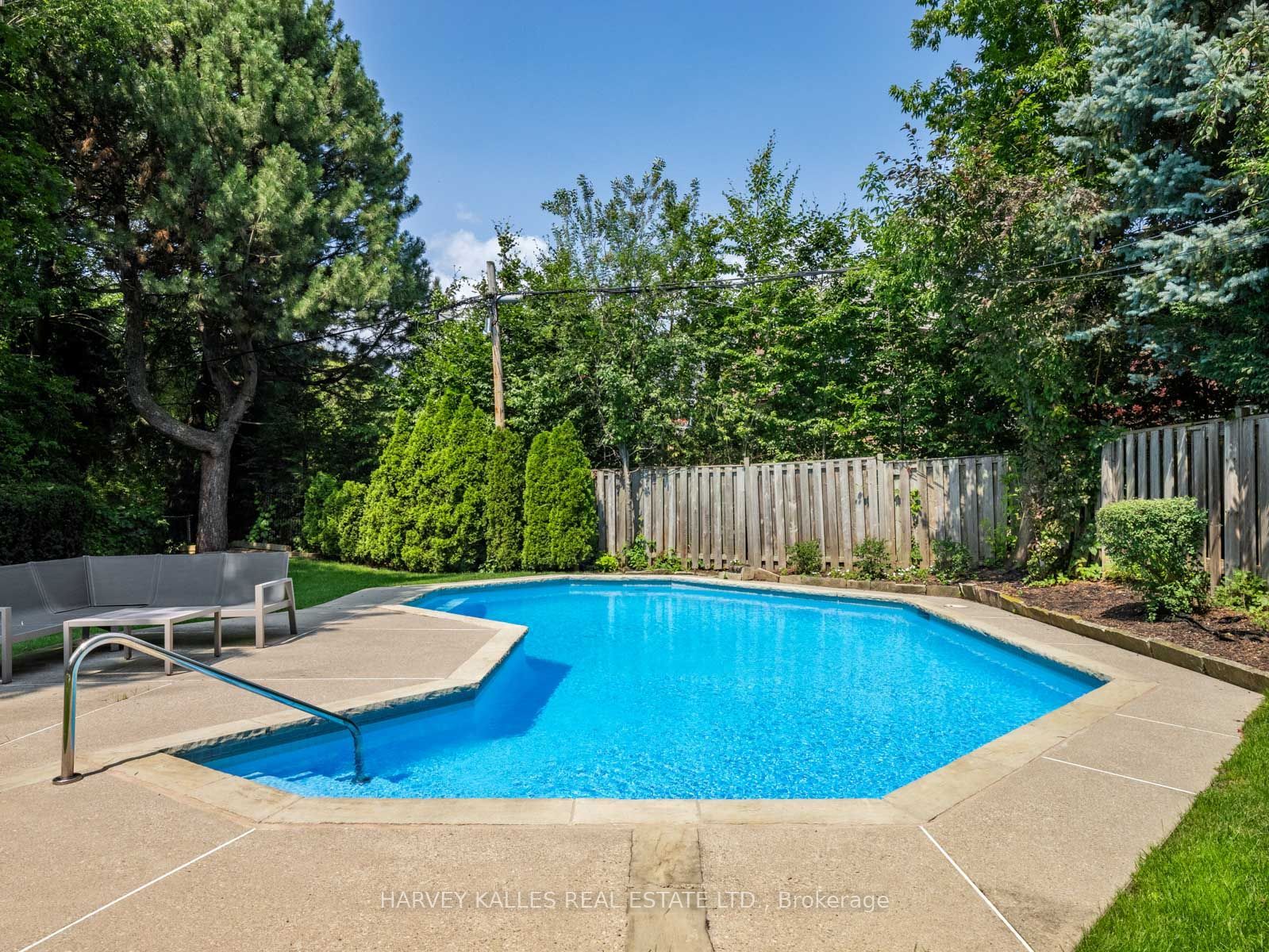 14 Dewbourne Avenue Property Photo 32