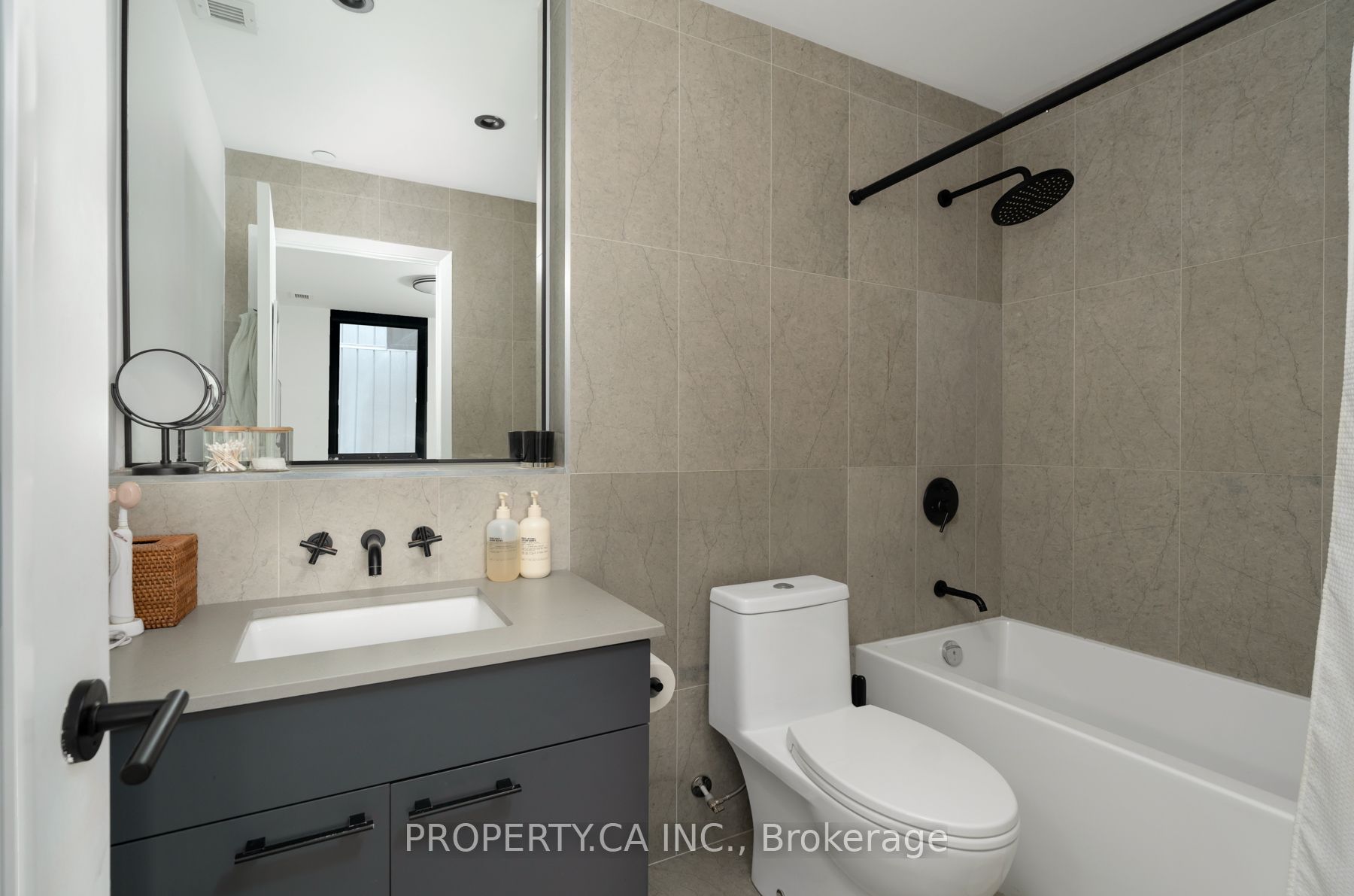 41 Dovercourt Road 302 Property Photo 19