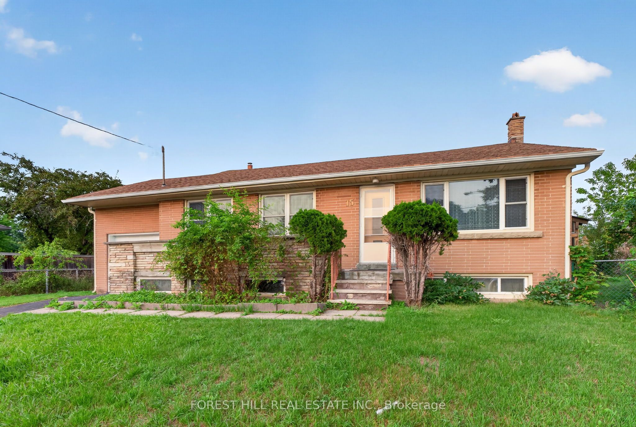 15 Robson Place Property Photo 1