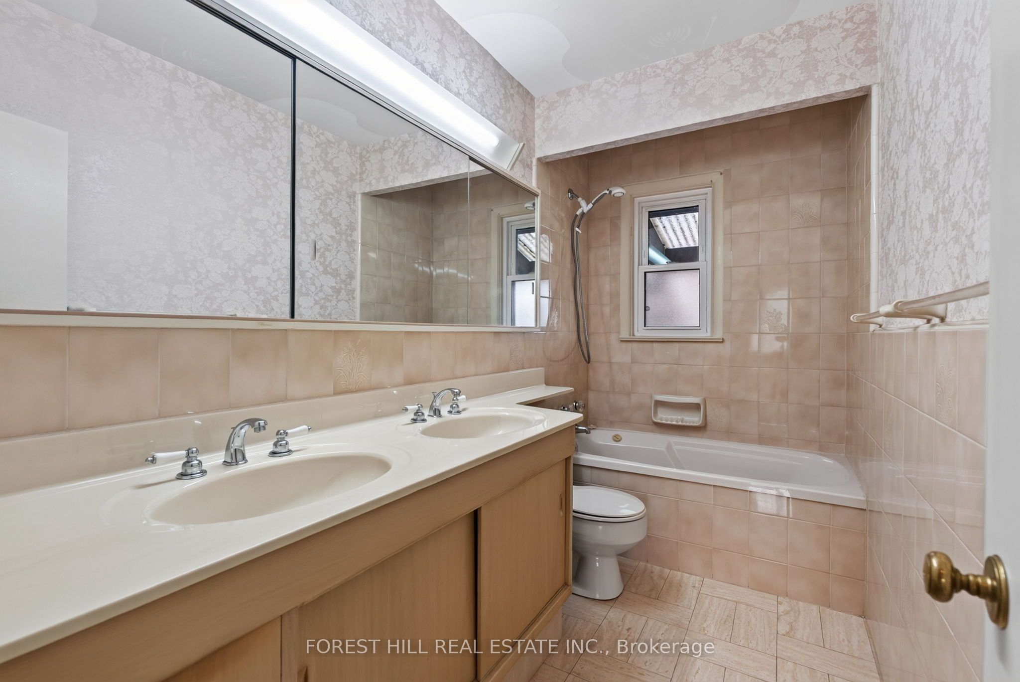 15 Robson Place Property Photo 12