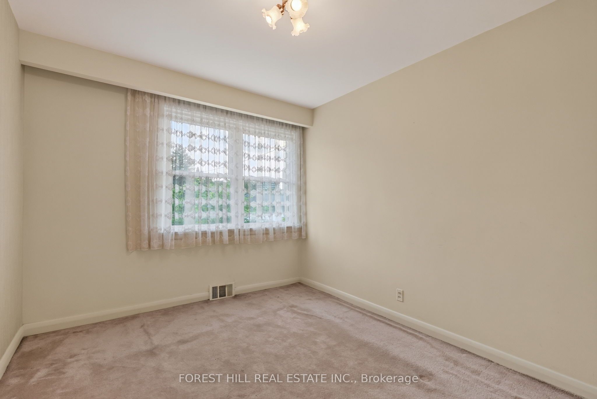 15 Robson Place Property Photo 16