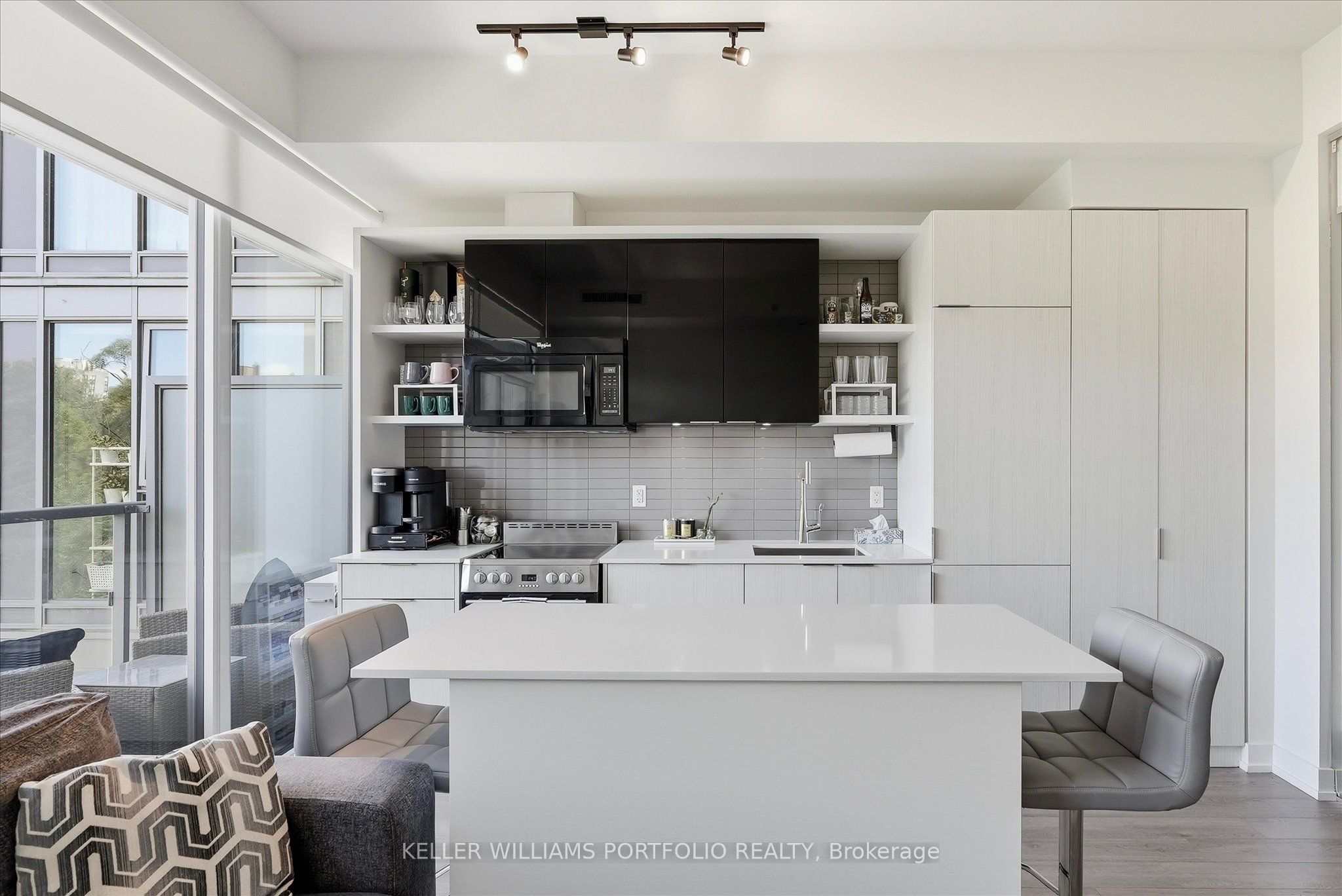 6 Parkwood Avenue 516 Property Photo 11