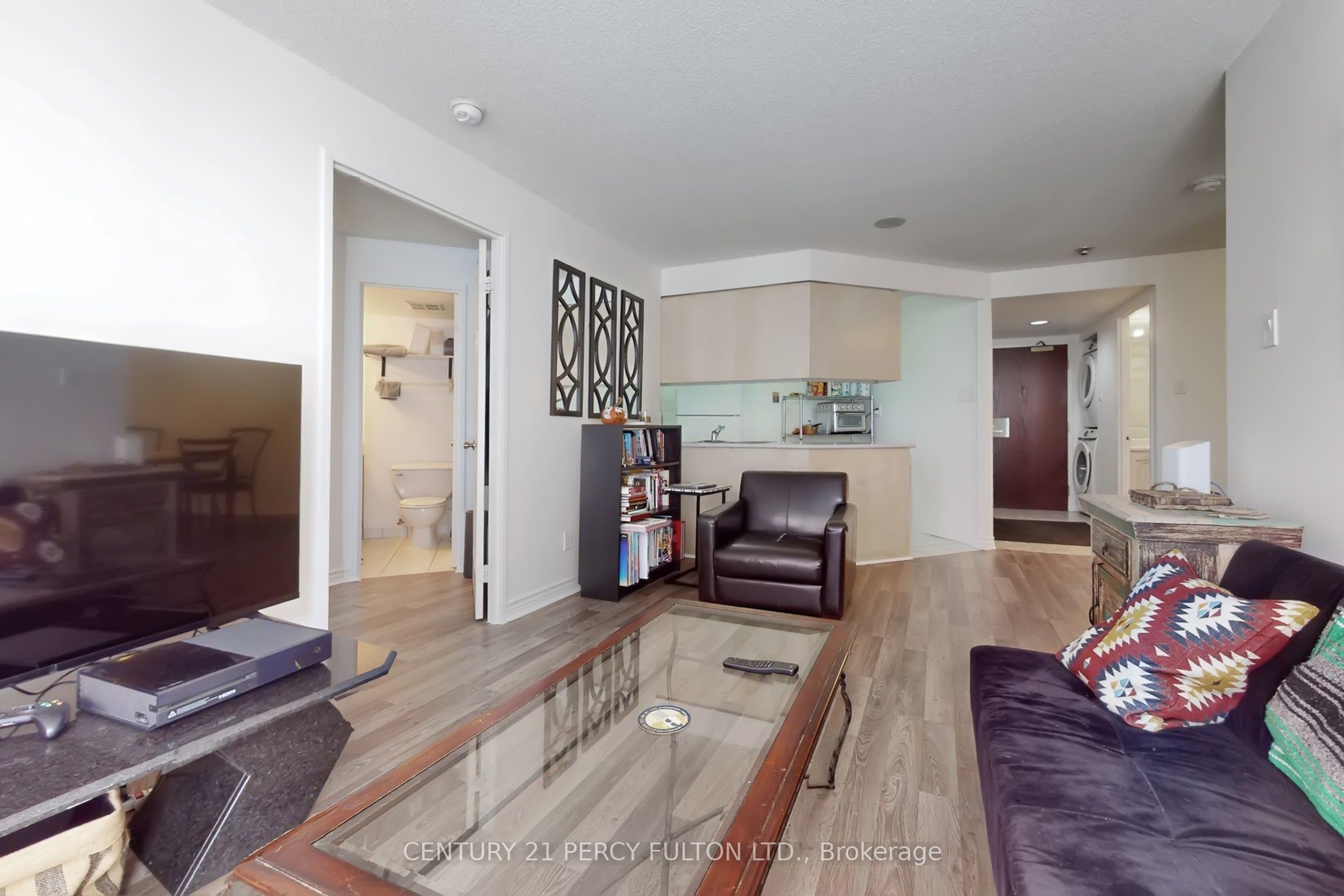 736 Bay Street 703 Property Photo 17