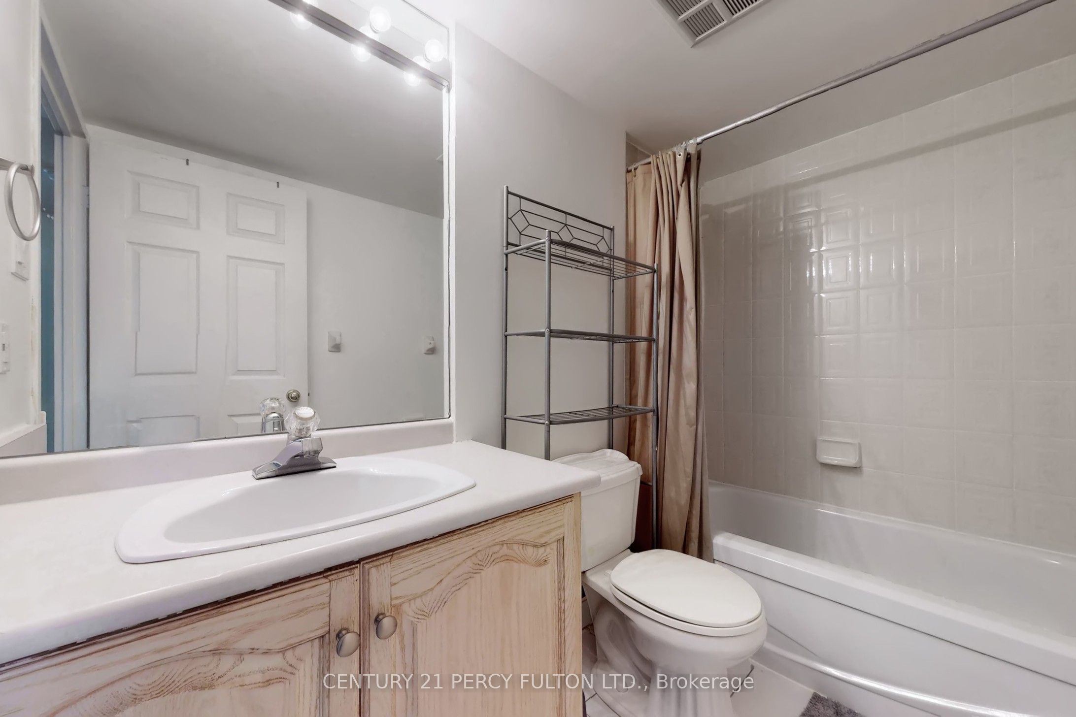 736 Bay Street 703 Property Photo 32