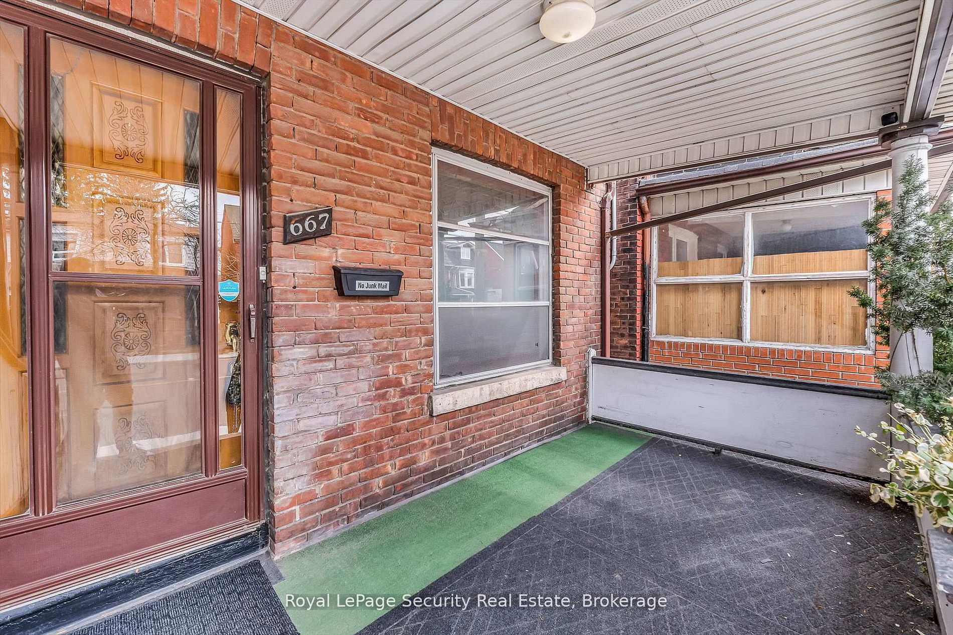 667 Ossington Avenue Property Photo 3