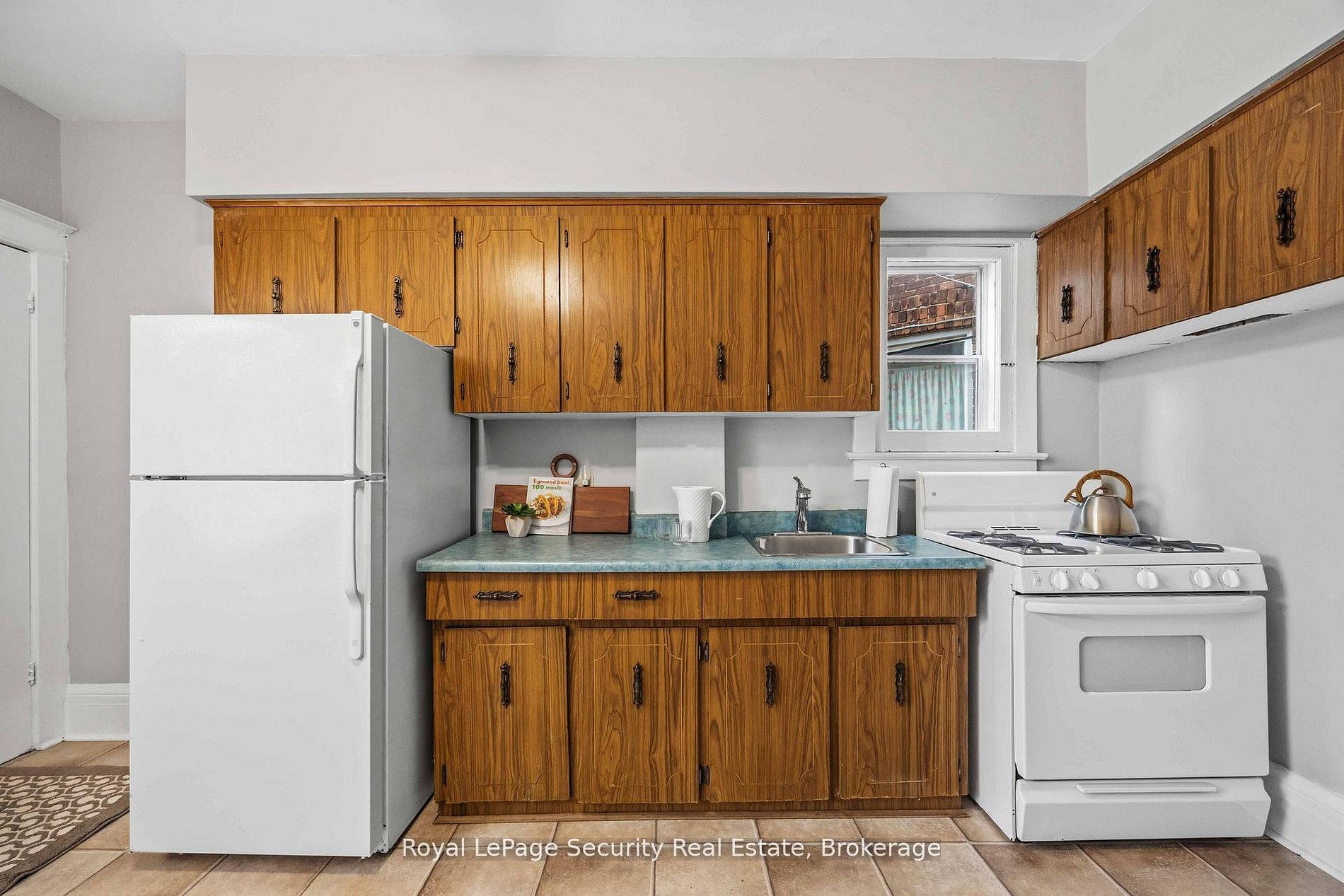 667 Ossington Avenue Property Photo 7