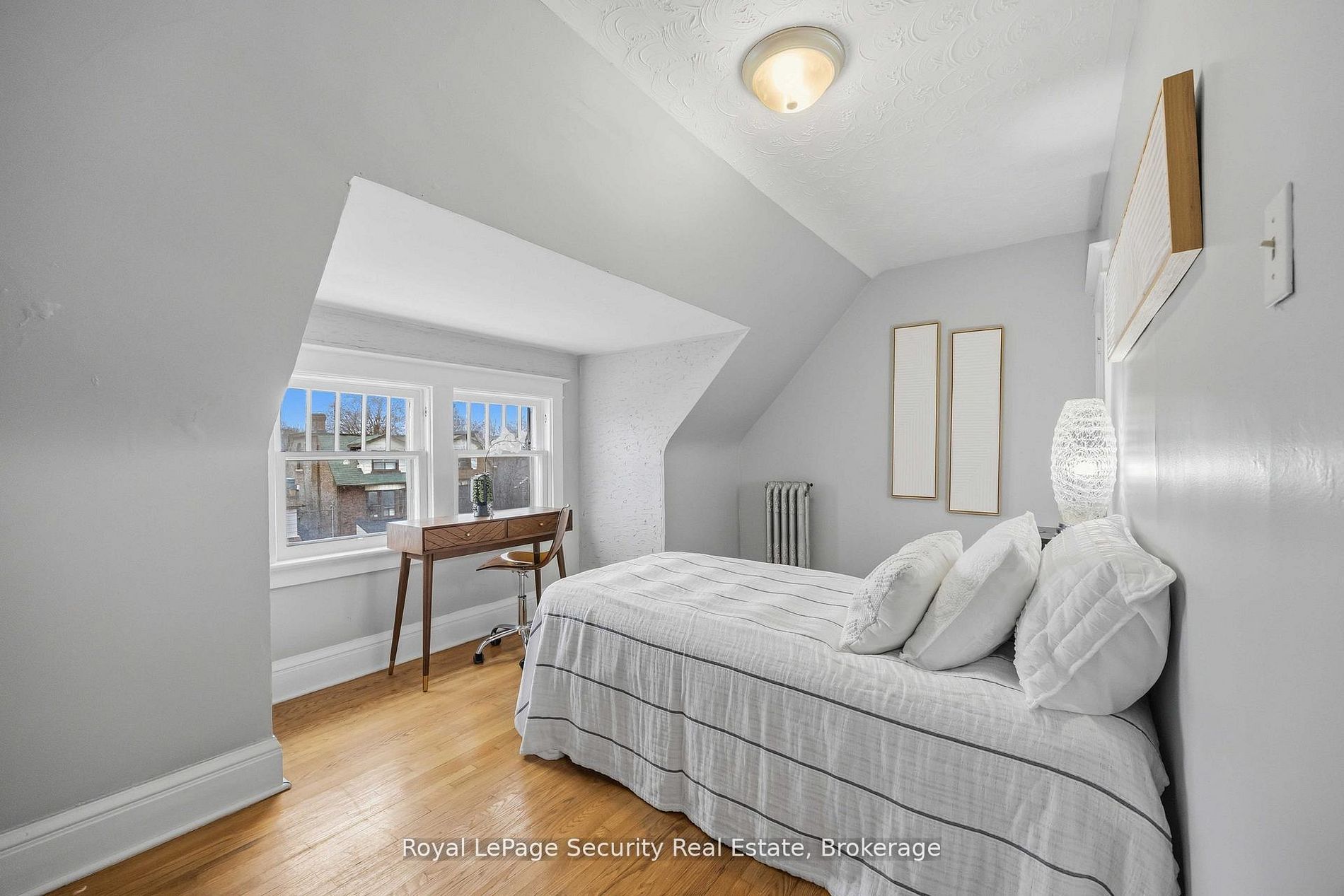 667 Ossington Avenue Property Photo 22