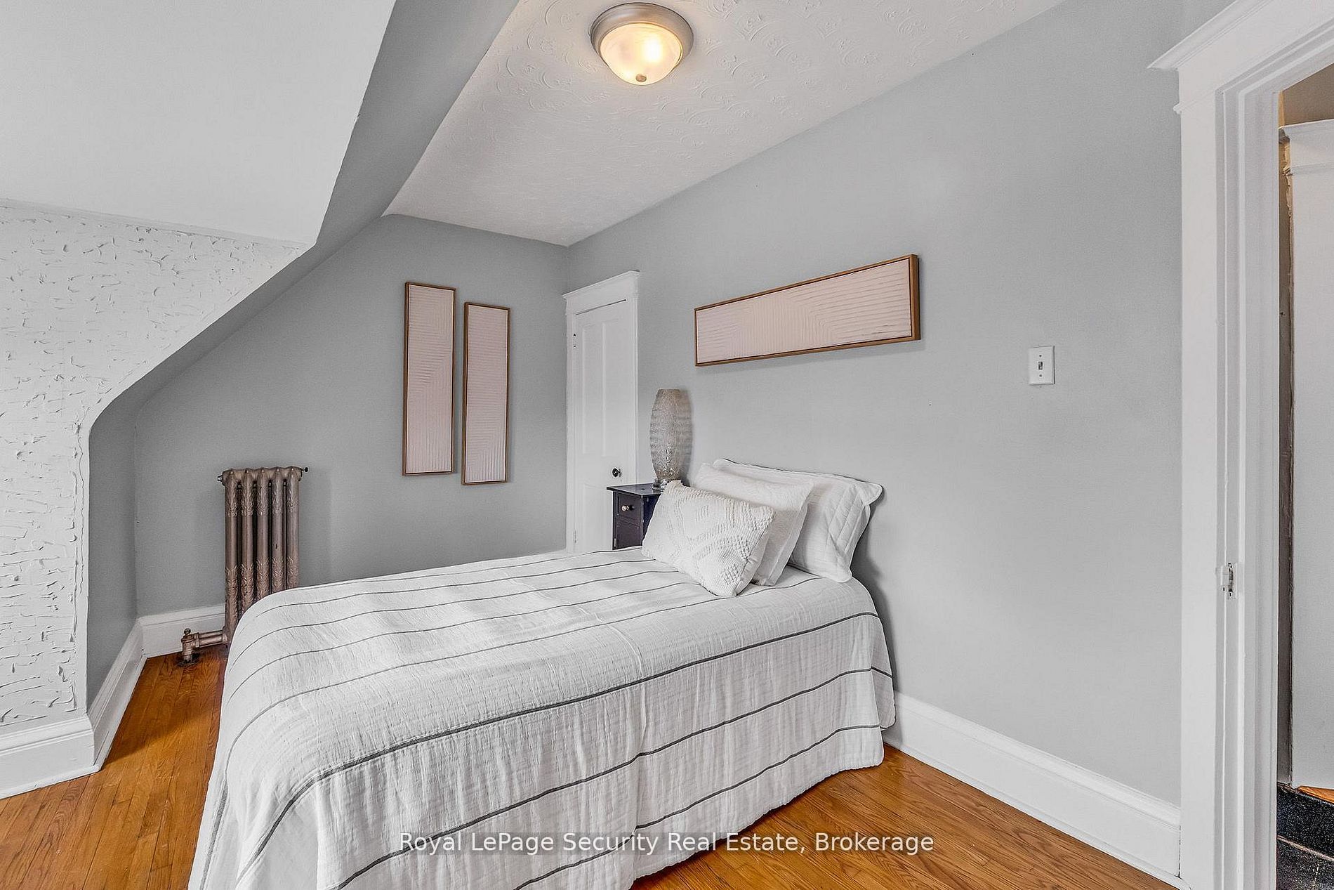 667 Ossington Avenue Property Photo 31