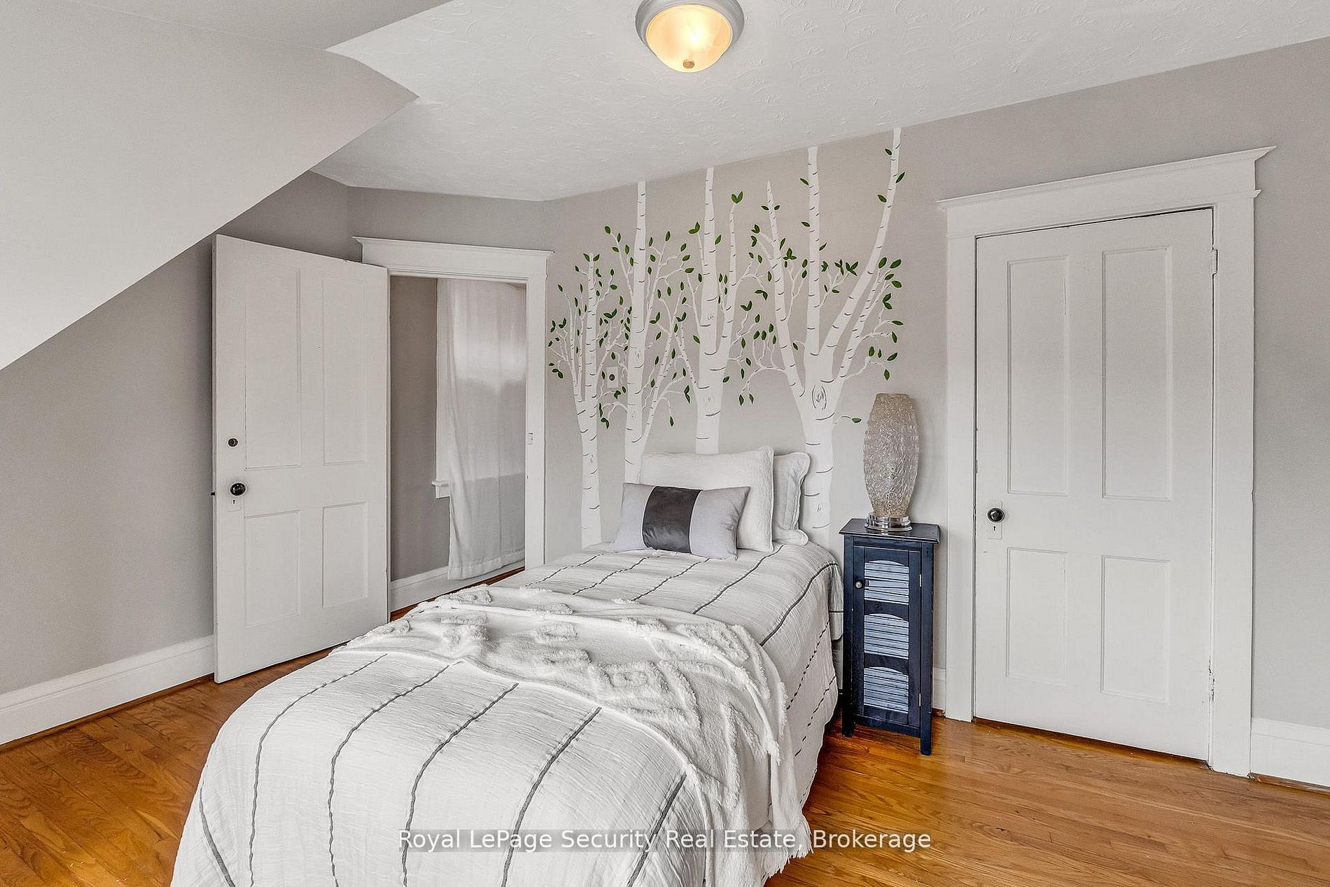 667 Ossington Avenue Property Photo 34