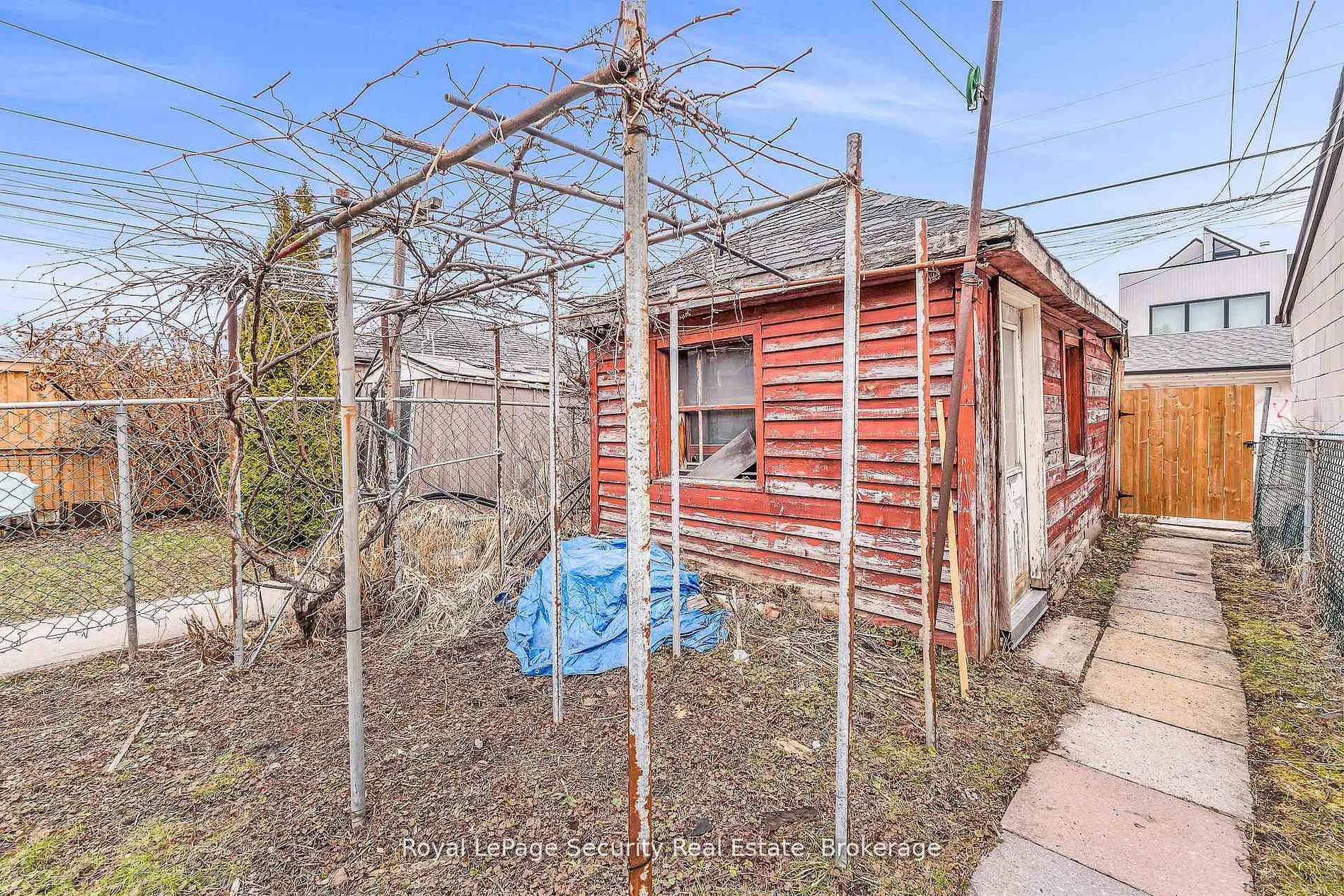 667 Ossington Avenue Property Photo 48