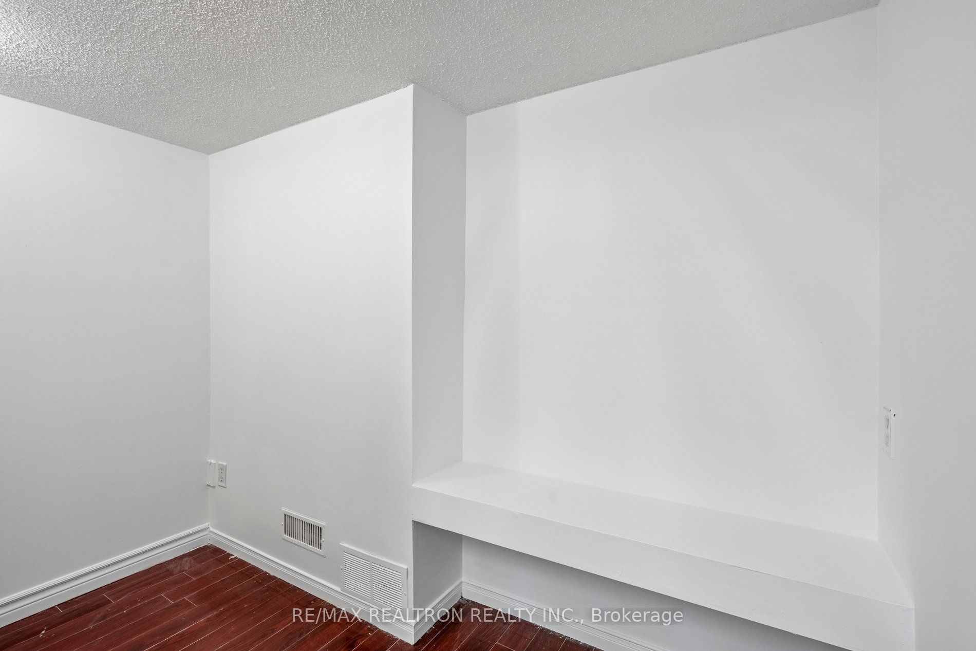 C13664152 Property Photo 27