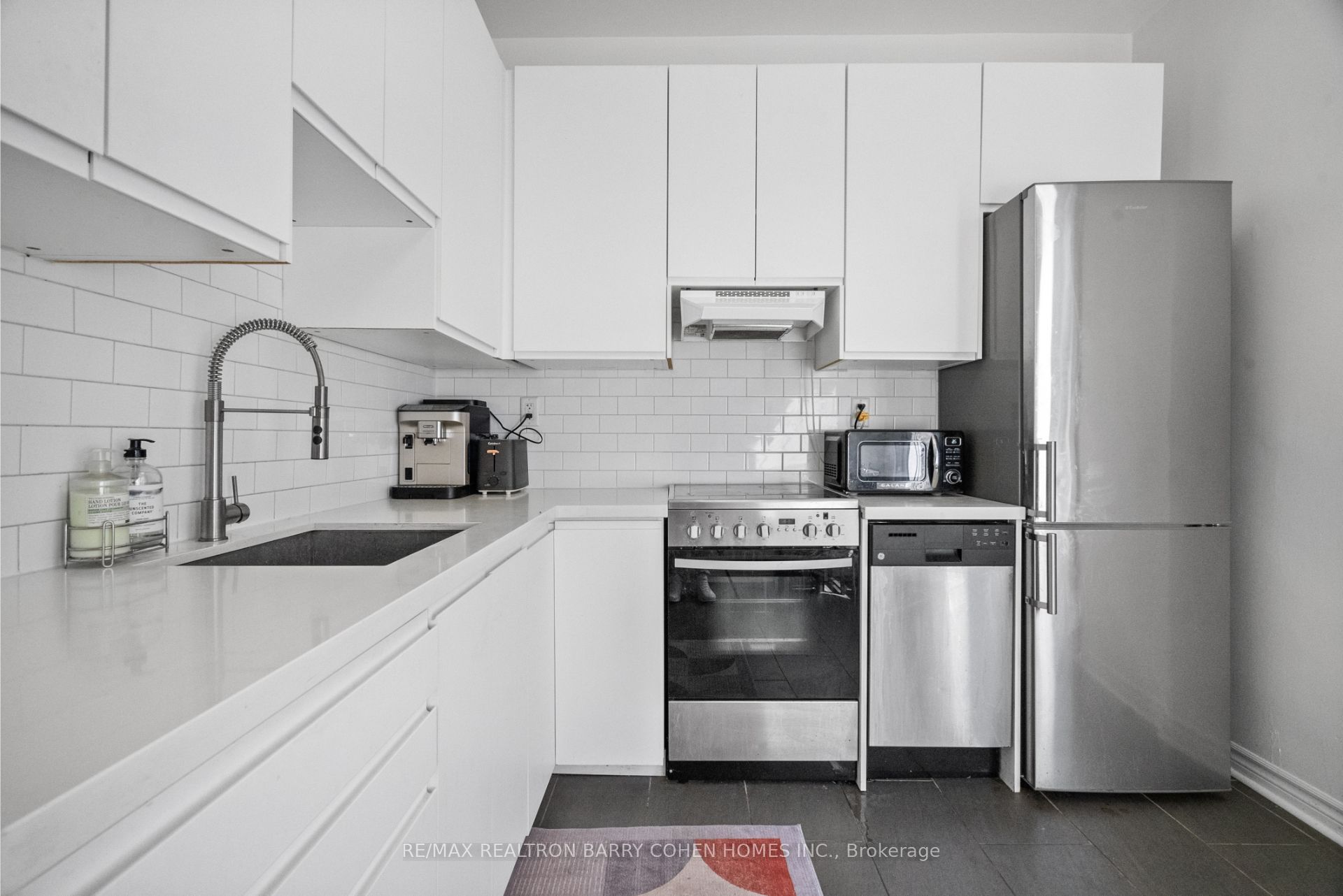 371 Howland Avenue Upper Property Photo 7