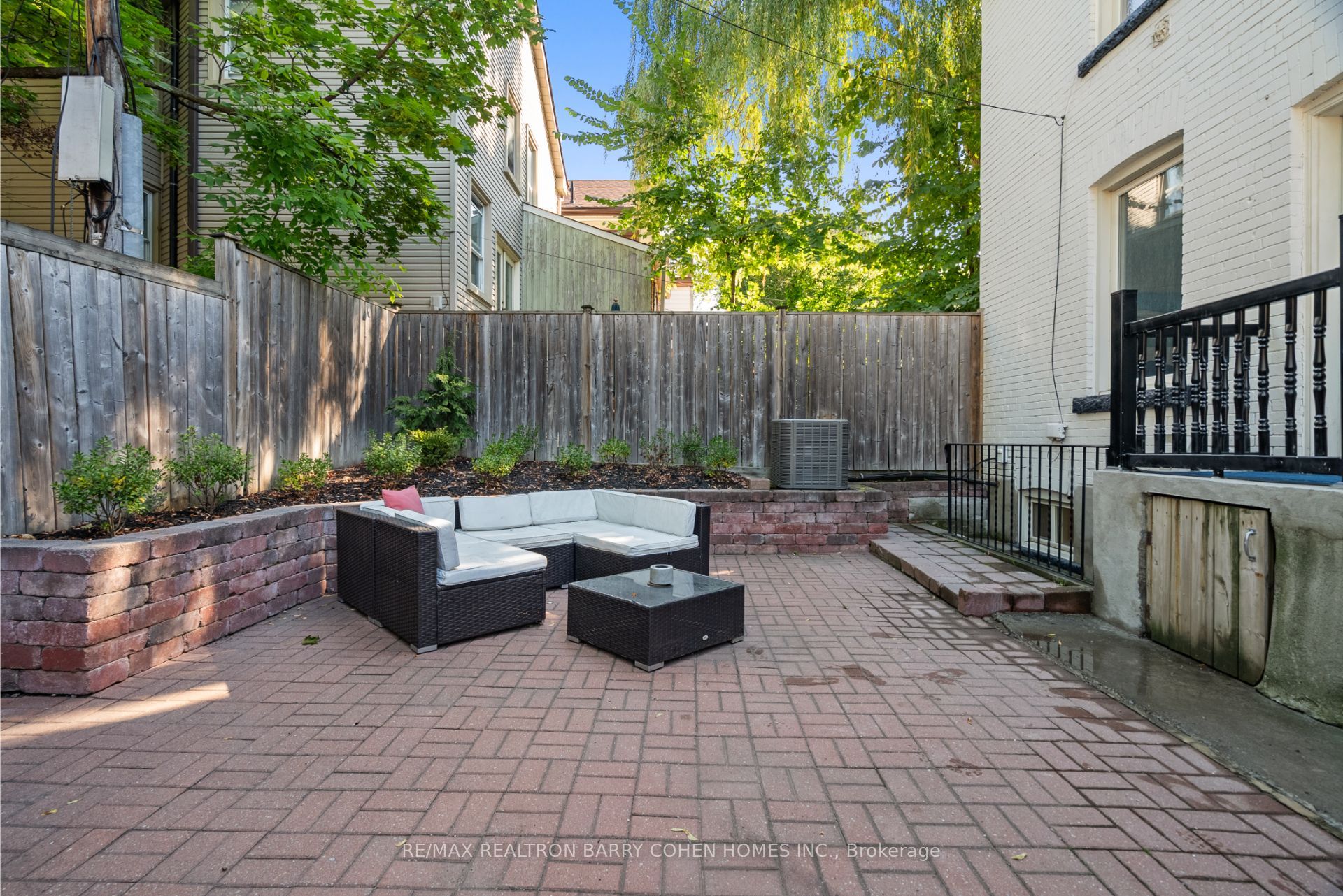 371 Howland Avenue Upper Property Photo 16