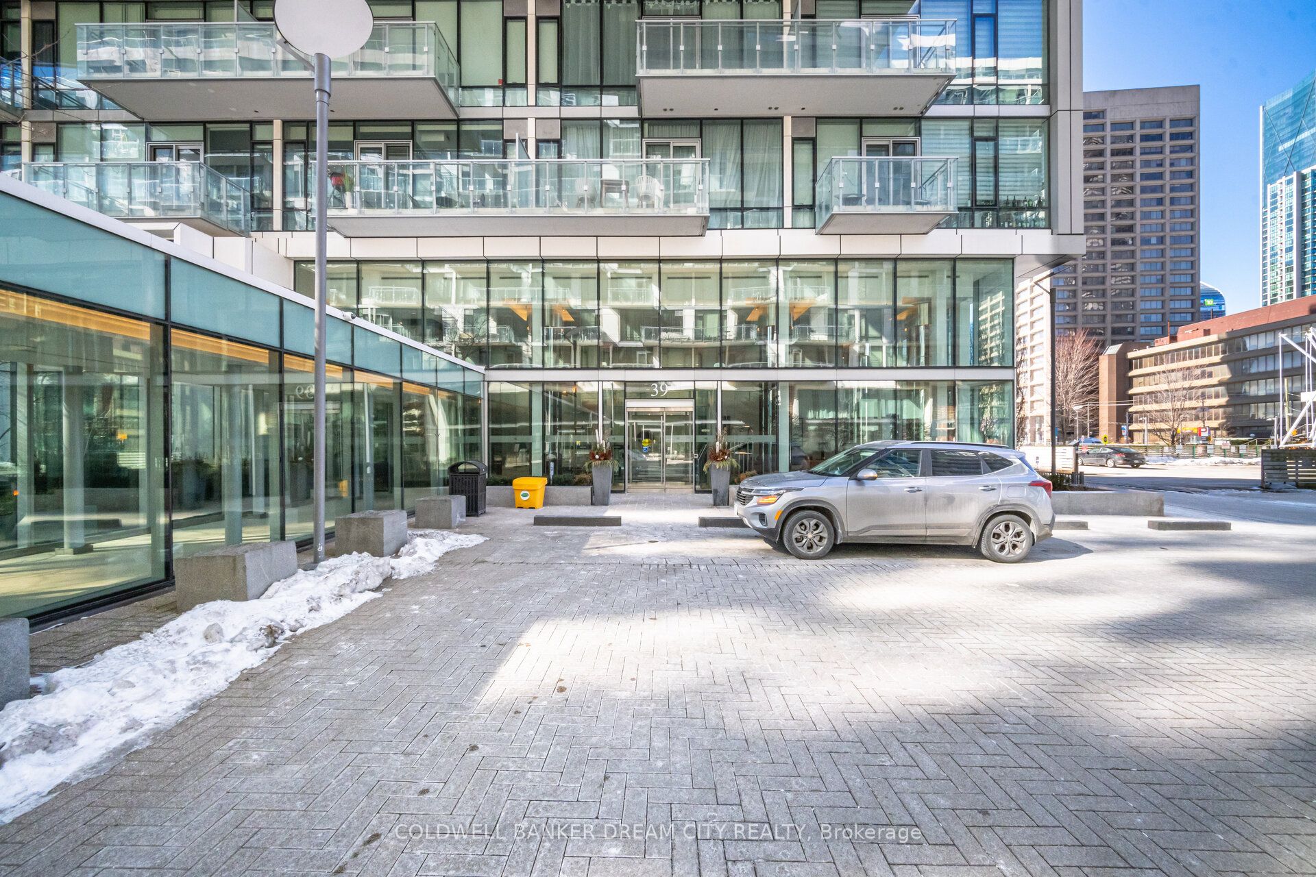 39 Queens Quay E 837 Property Photo 2
