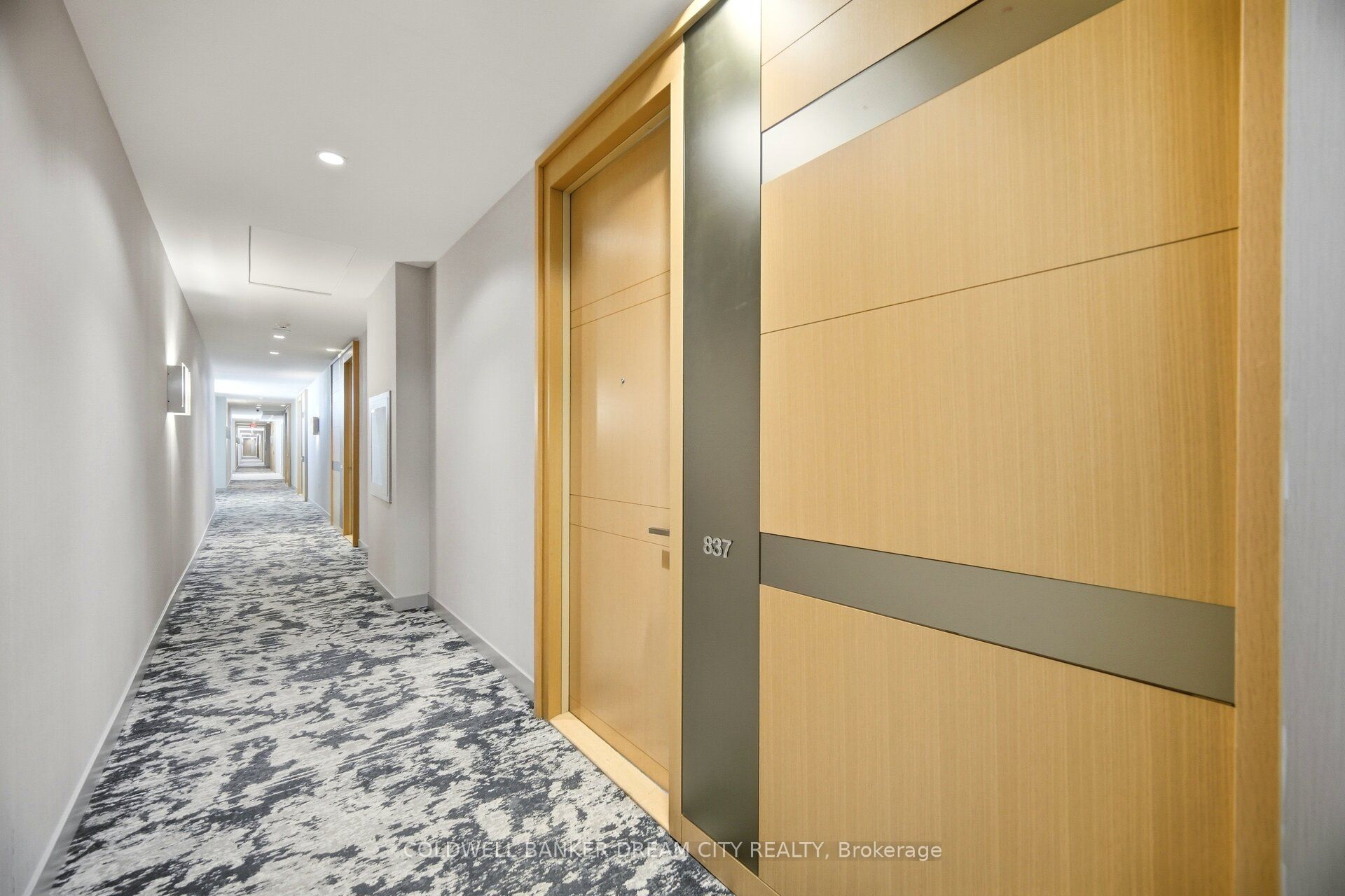 39 Queens Quay E 837 Property Photo 4