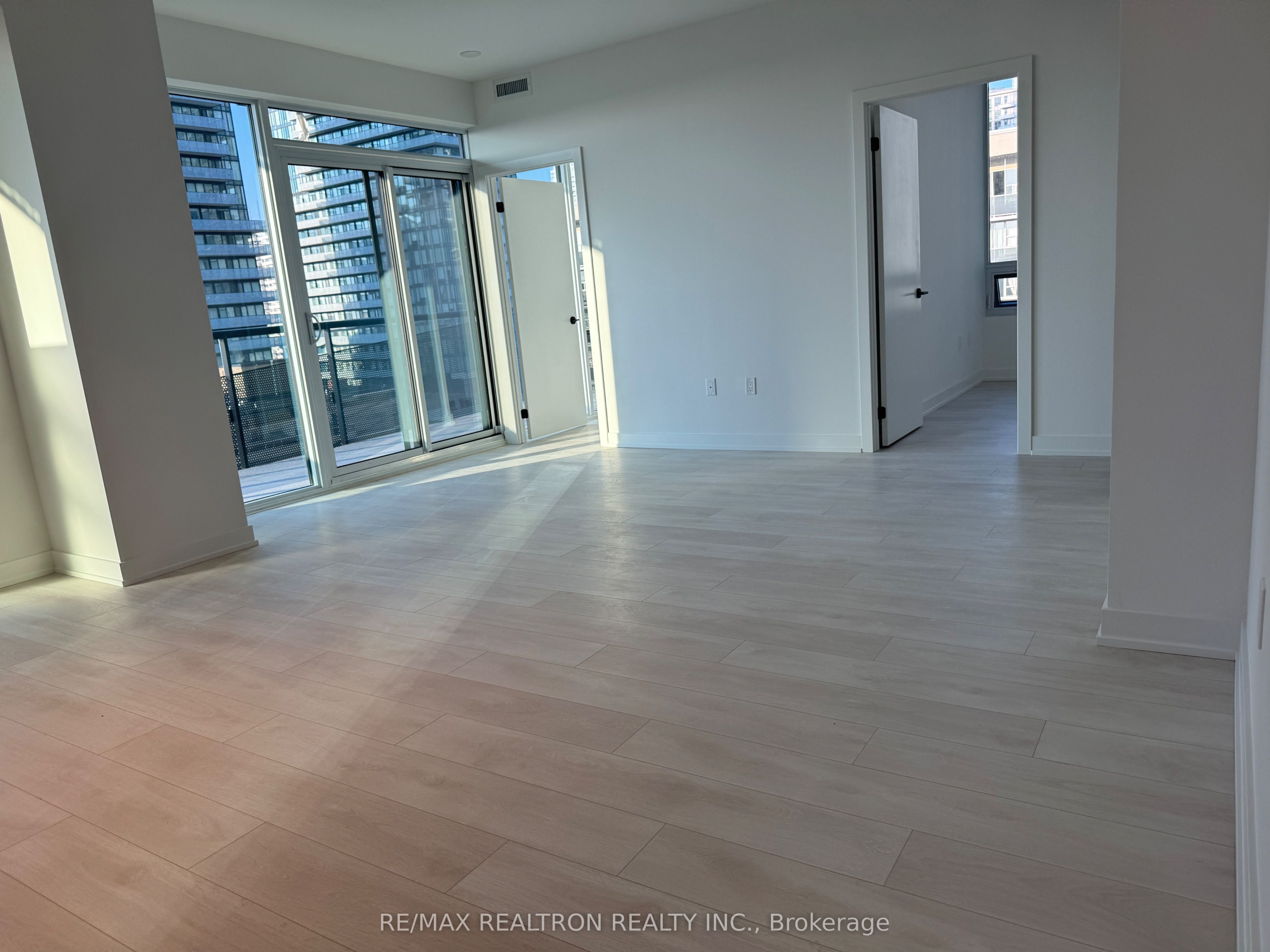 127 Broadway Avenue 1402 Property Photo 6