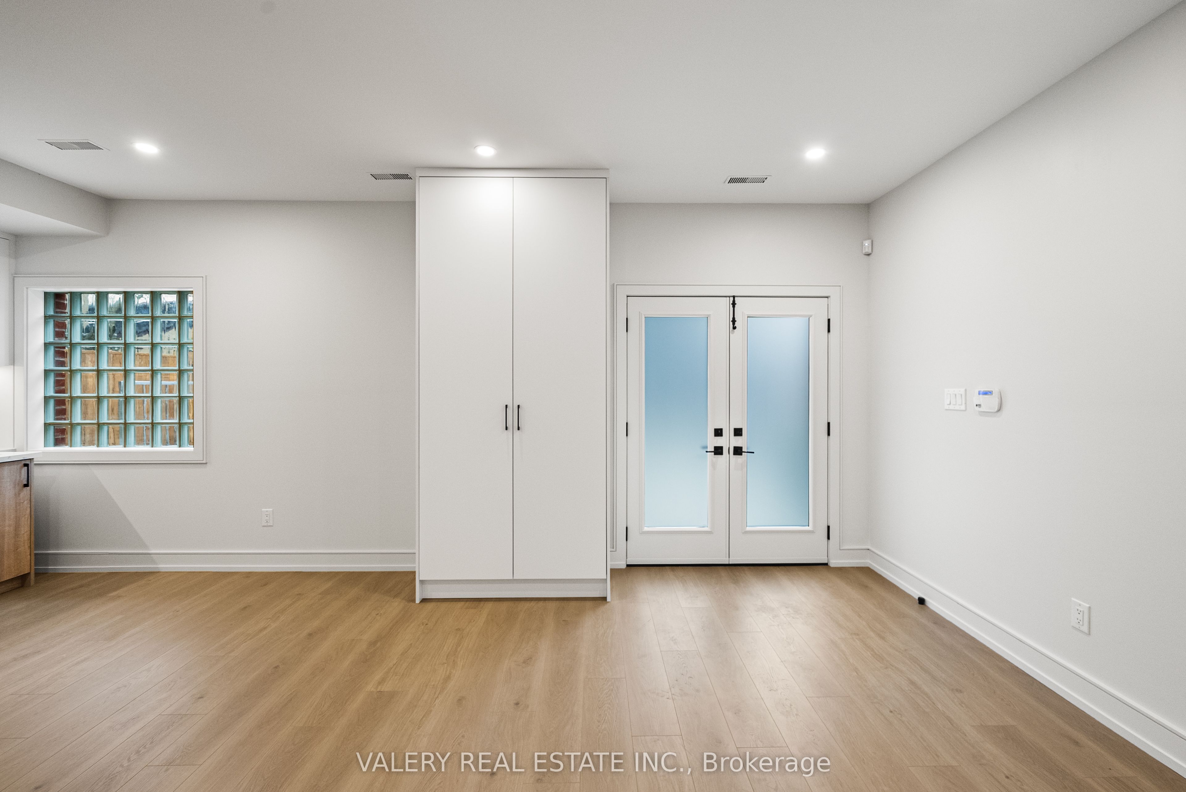 131 Dovercourt Road Laneway Main Property Photo 4