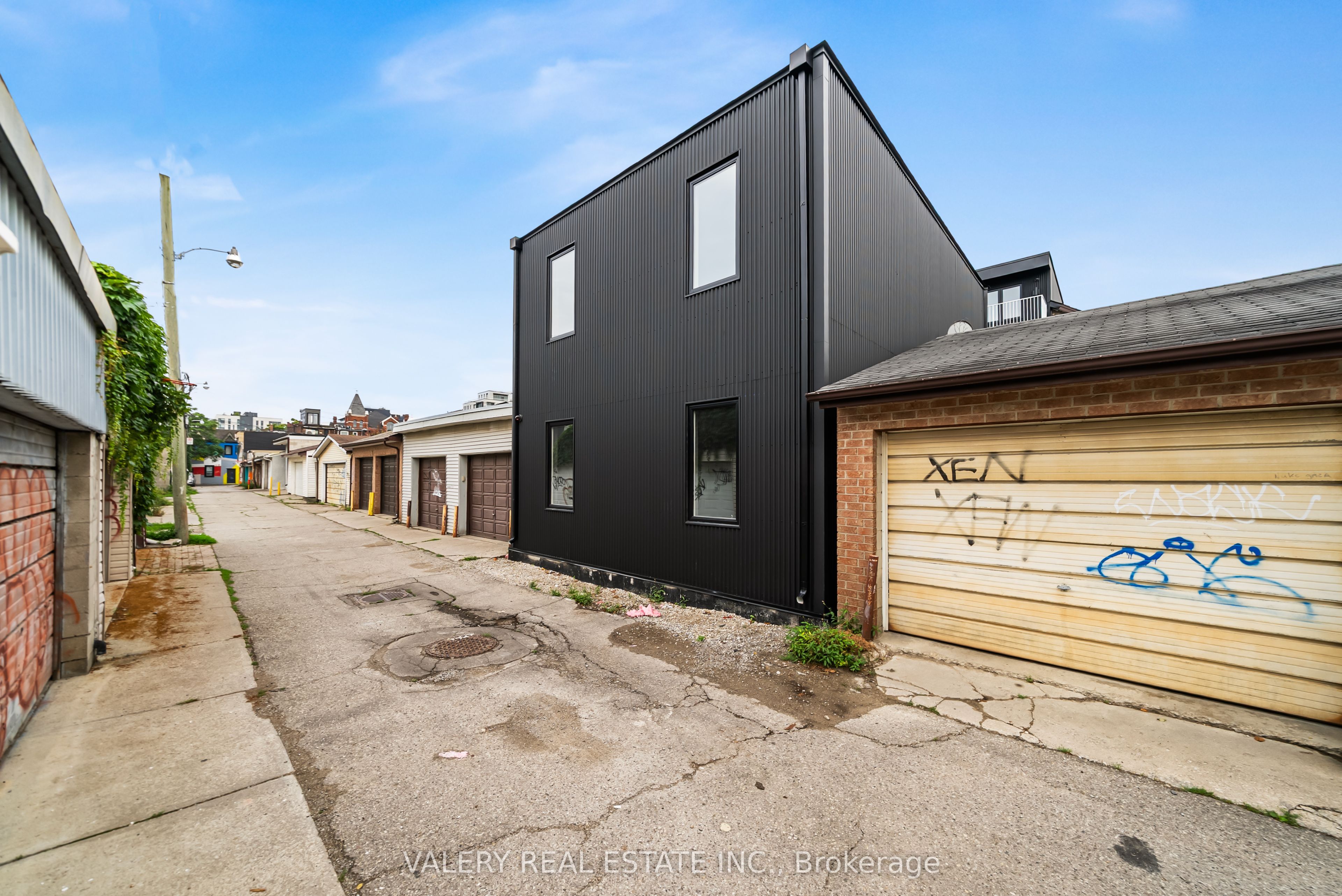 131 Dovercourt Road Laneway Main Property Photo 13