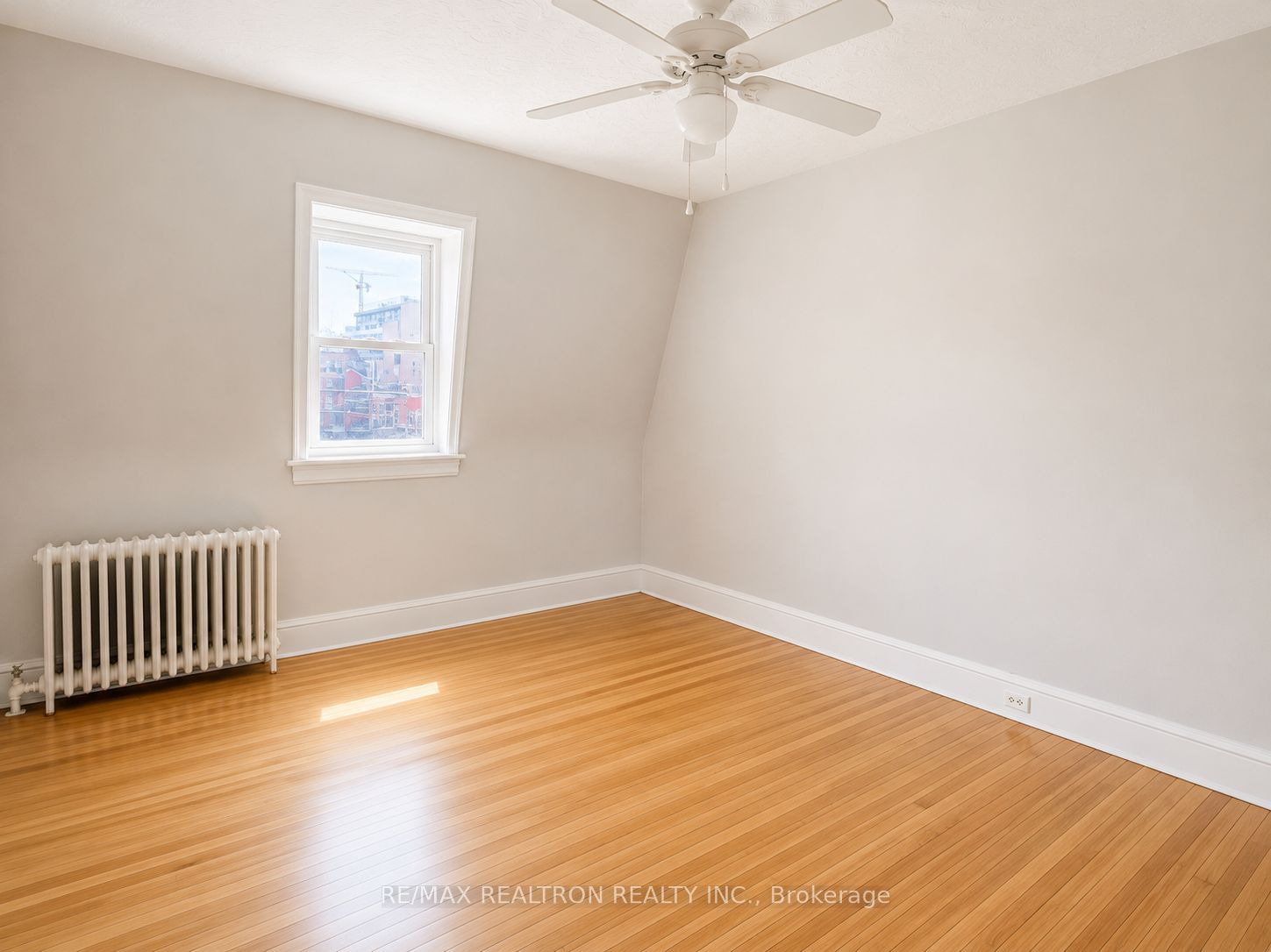502 Queen Street E Property Photo 3
