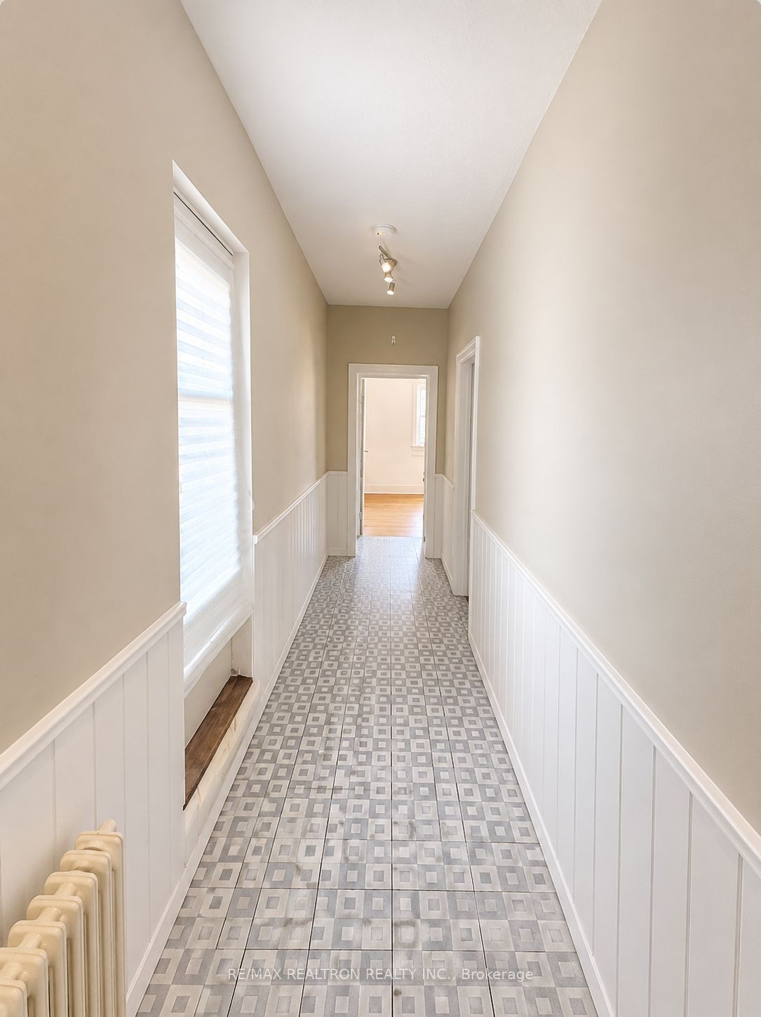 502 Queen Street E Property Photo 4
