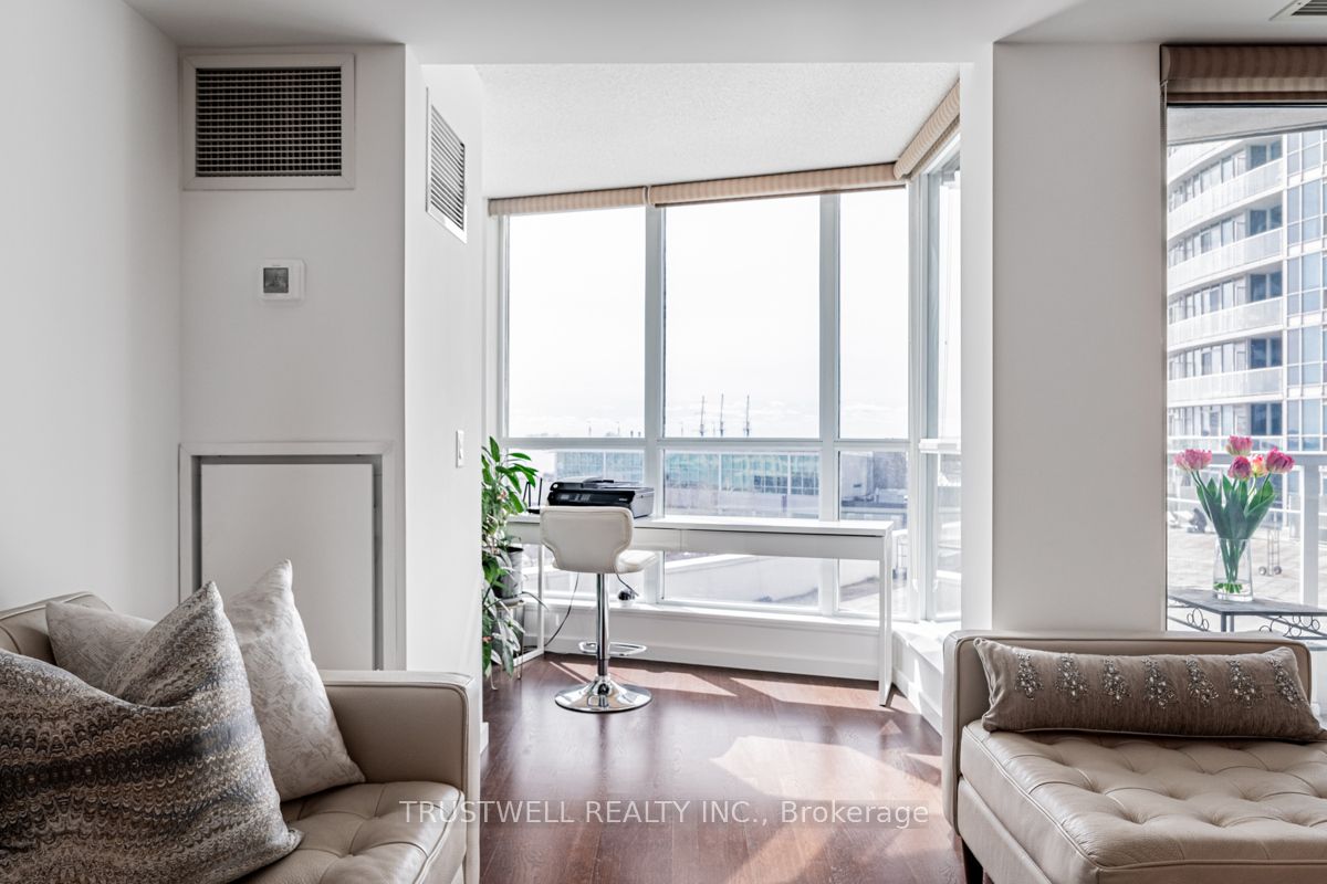 208 Queens Quay W 511 Property Photo 3
