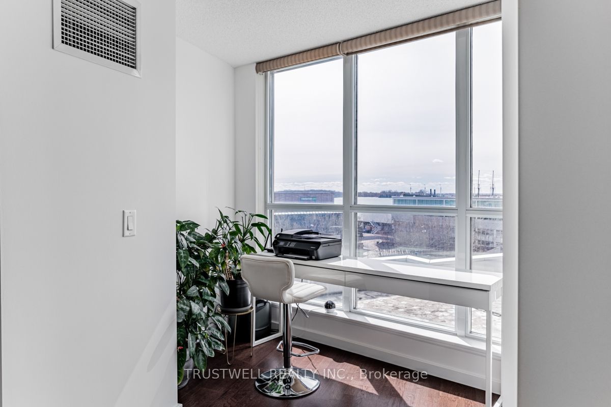 208 Queens Quay W 511 Property Photo 4