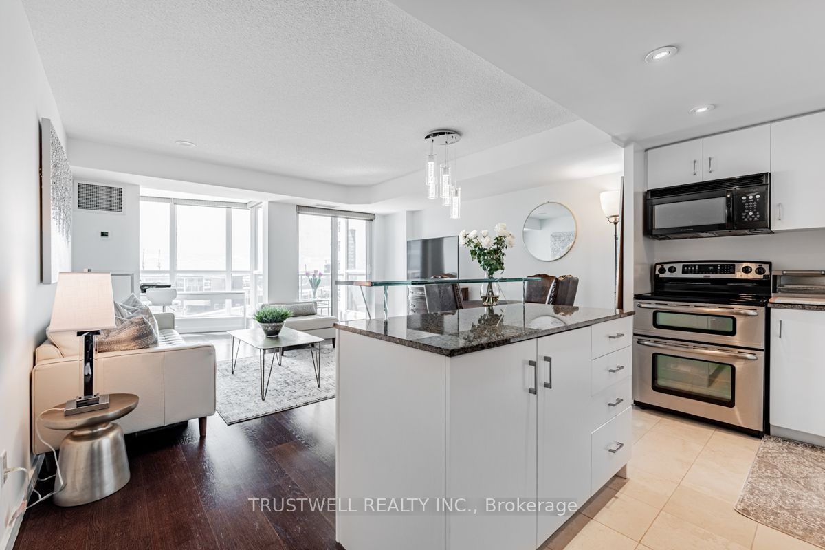 208 Queens Quay W 511 Property Photo 6