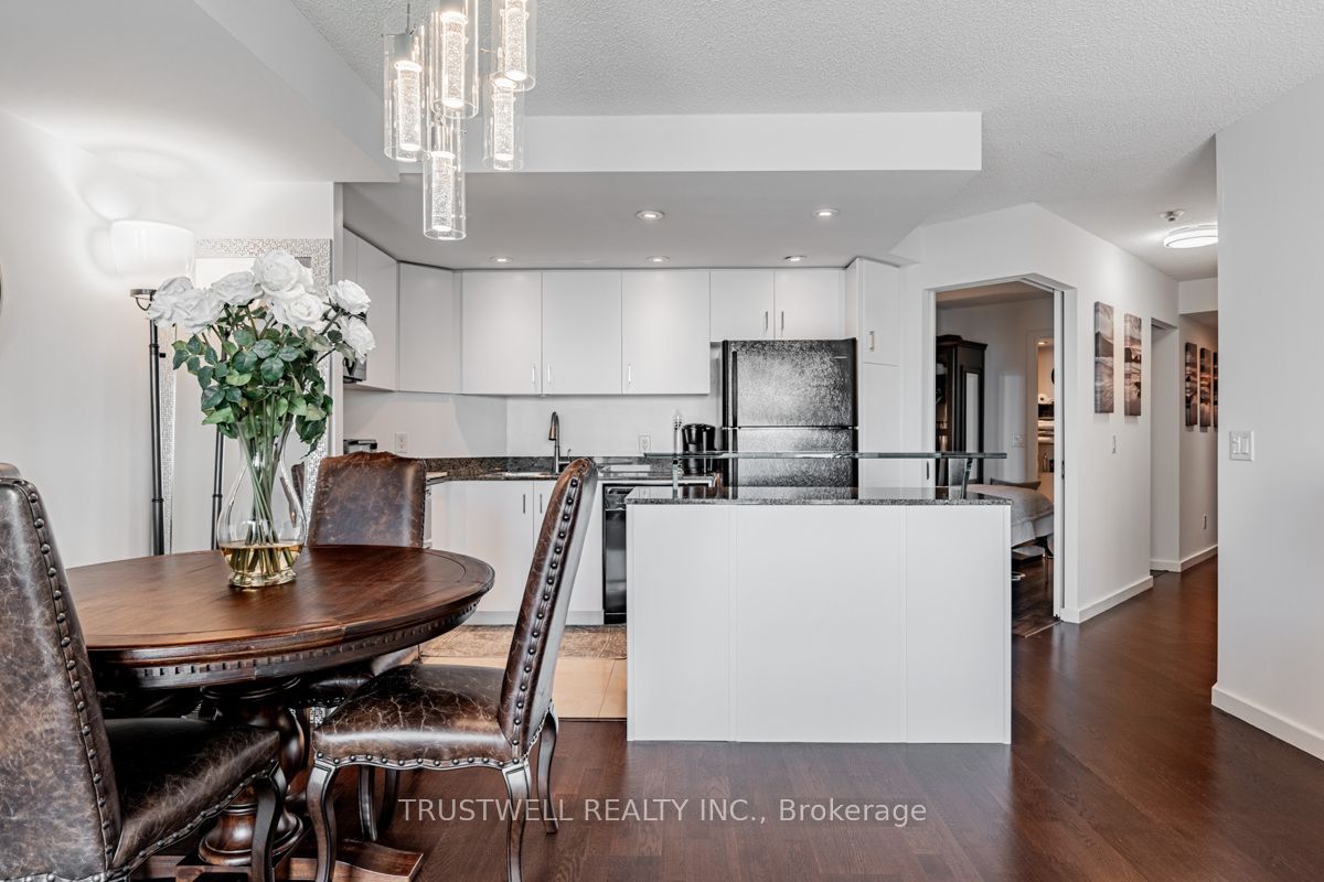 208 Queens Quay W 511 Property Photo 7