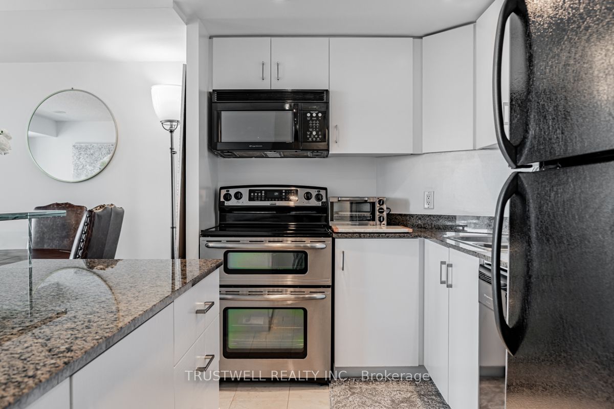 208 Queens Quay W 511 Property Photo 8