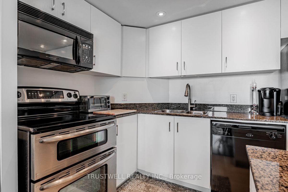 208 Queens Quay W 511 Property Photo 9