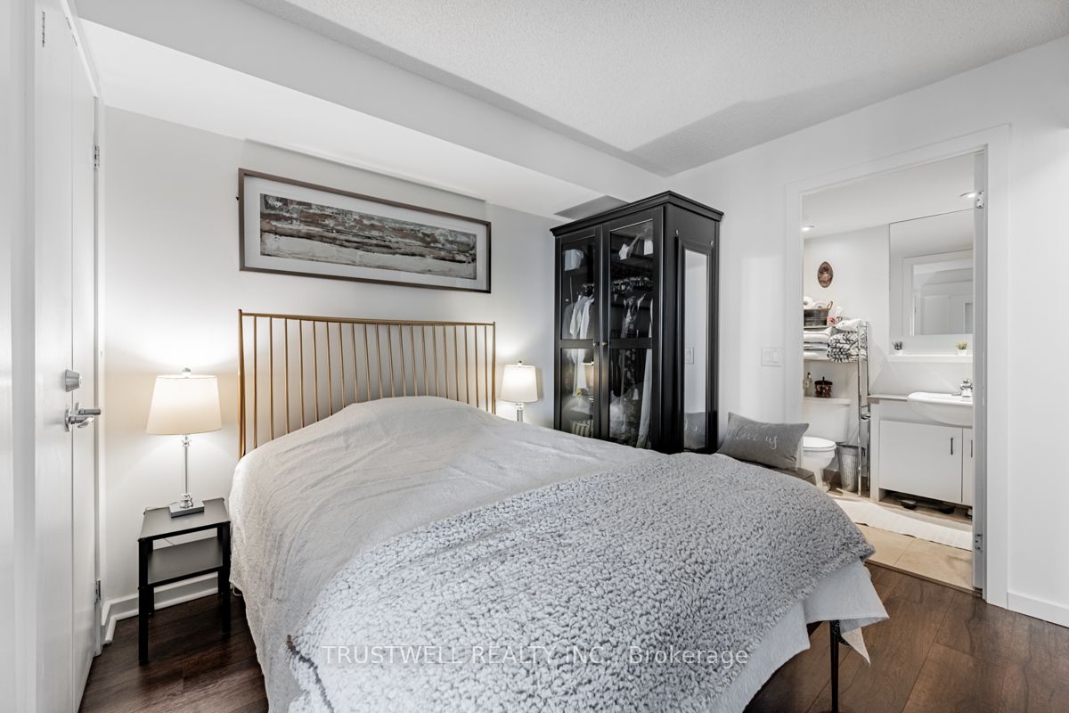 208 Queens Quay W 511 Property Photo 11
