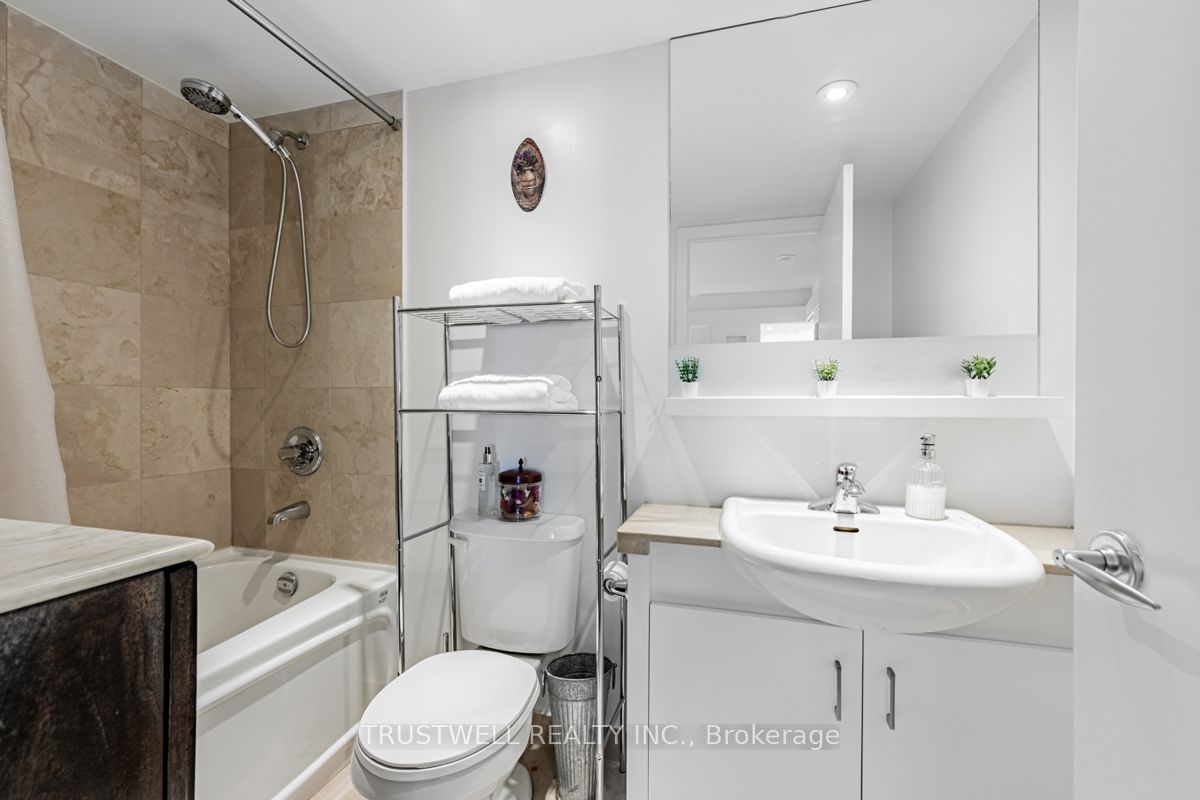 208 Queens Quay W 511 Property Photo 13