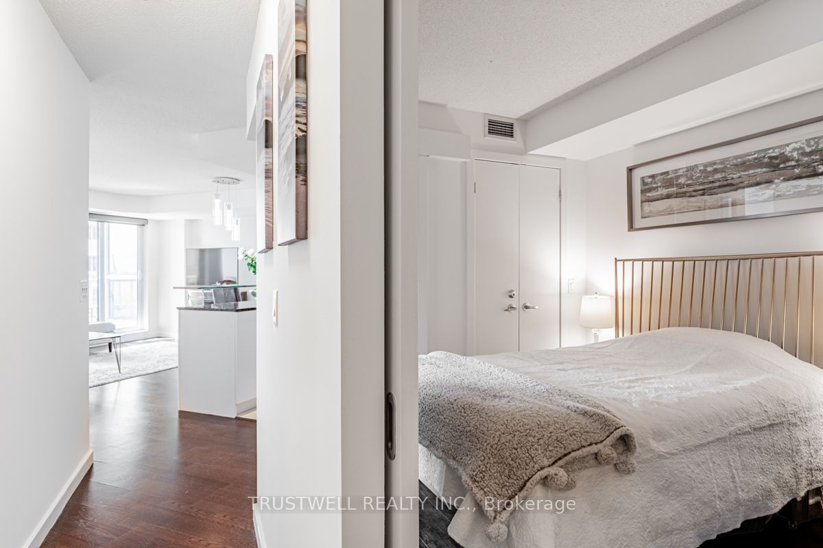 208 Queens Quay W 511 Property Photo 14