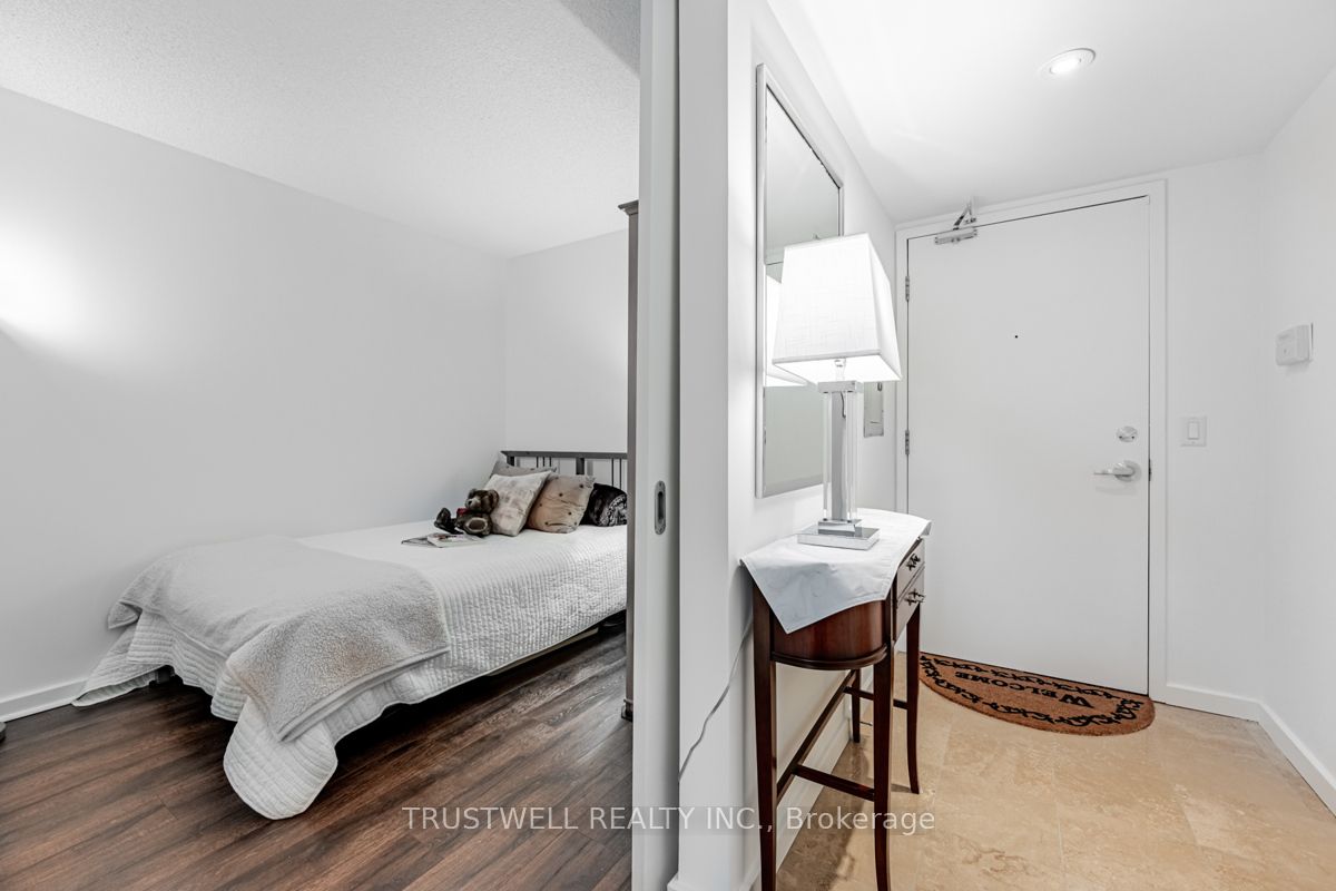 208 Queens Quay W 511 Property Photo 16