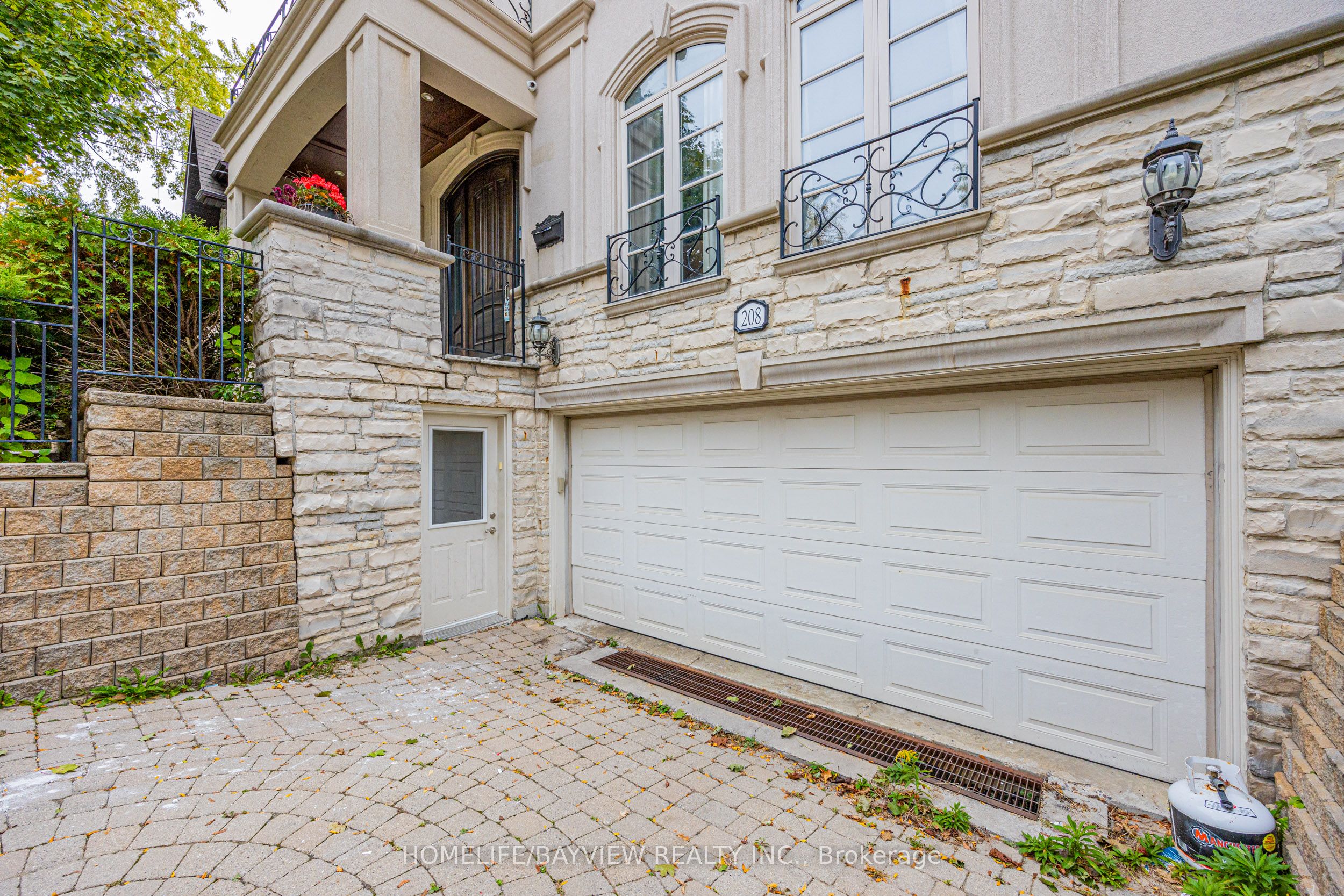 208 Holmes Avenue Property Photo 40