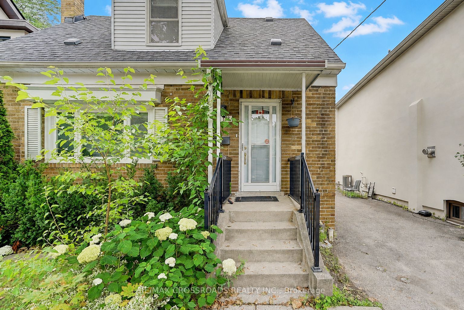 128 Leacrest Road Property Photo 4
