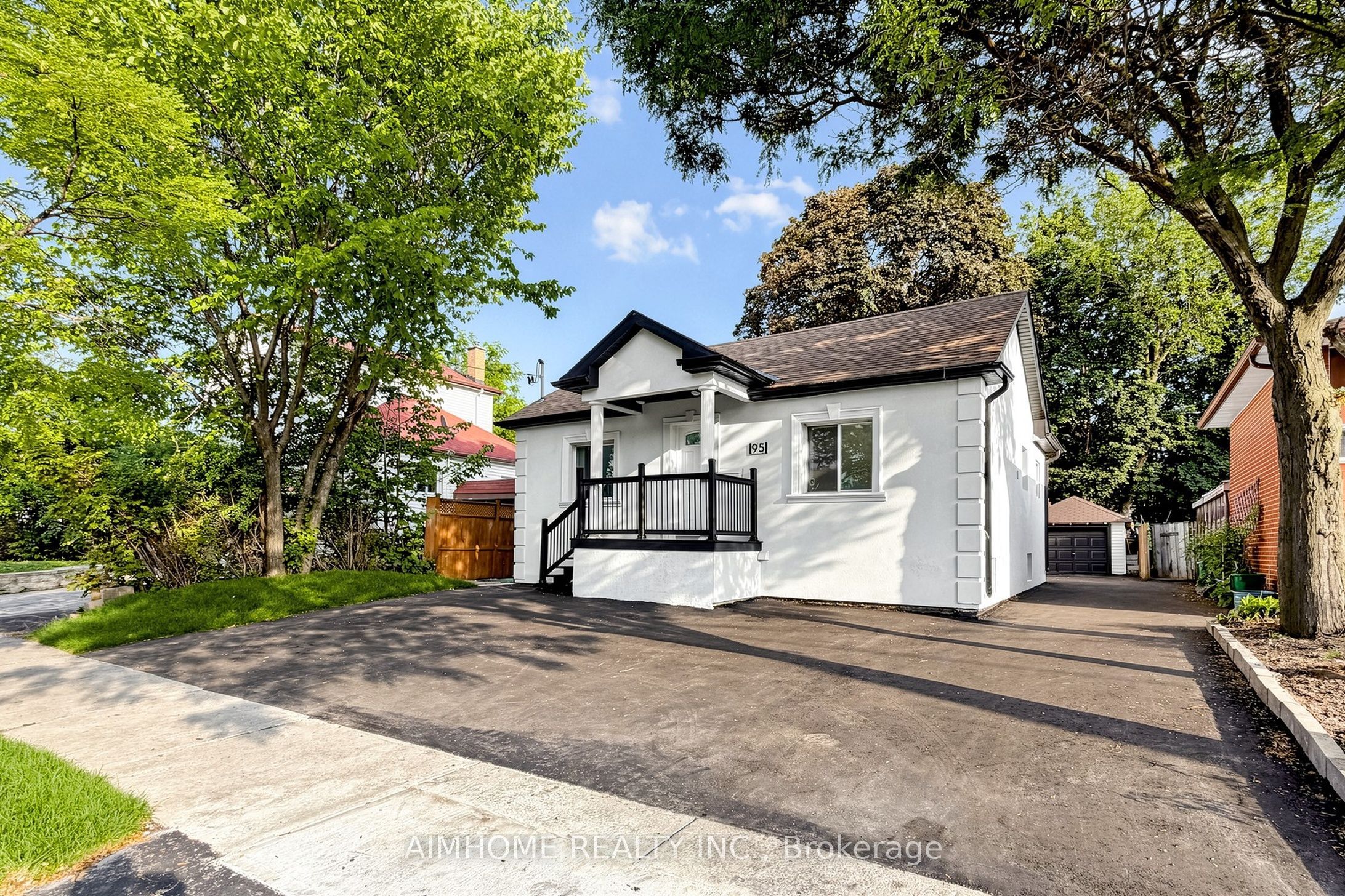 95 Steeles Avenue E Property Photo 6