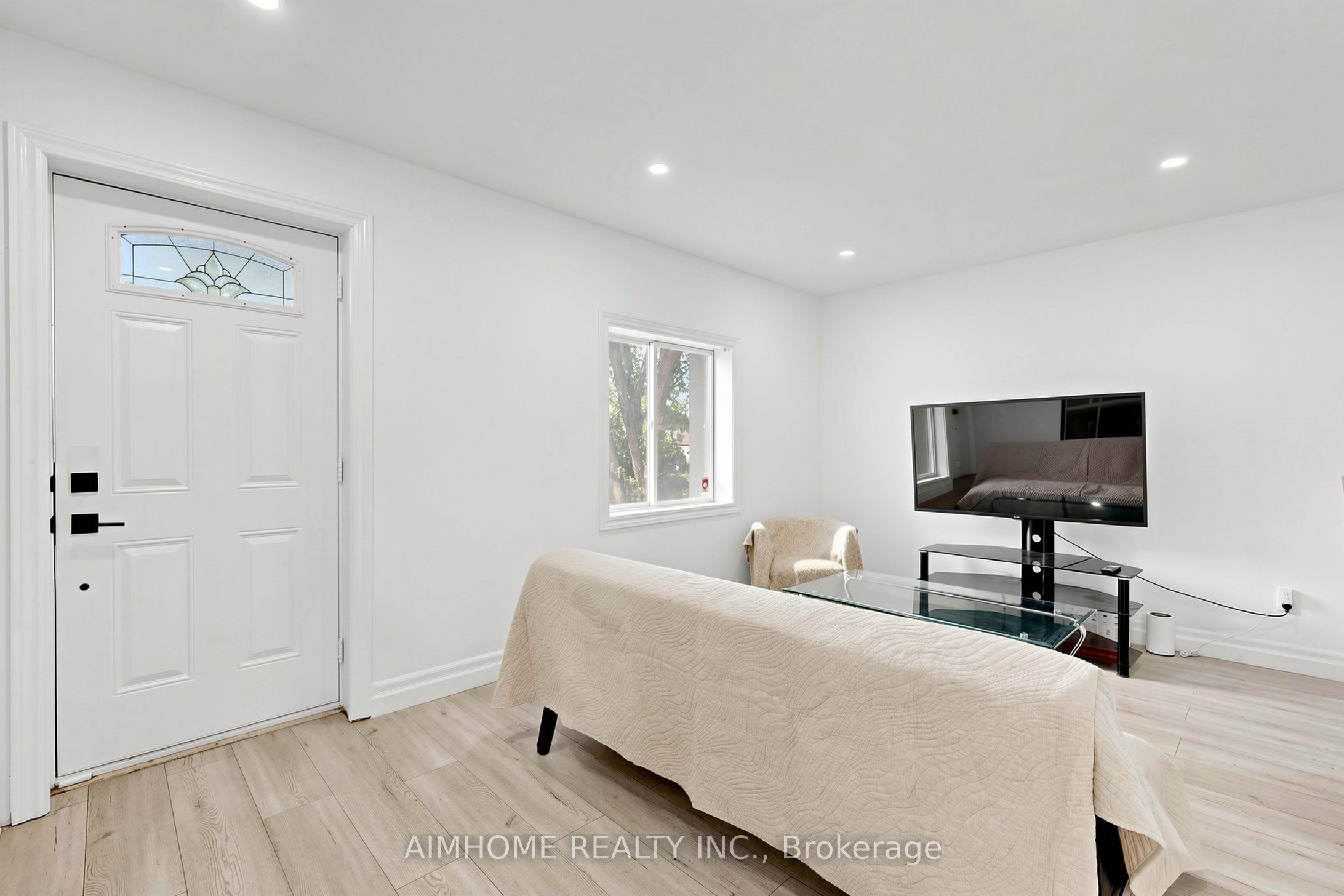 95 Steeles Avenue E Property Photo 7