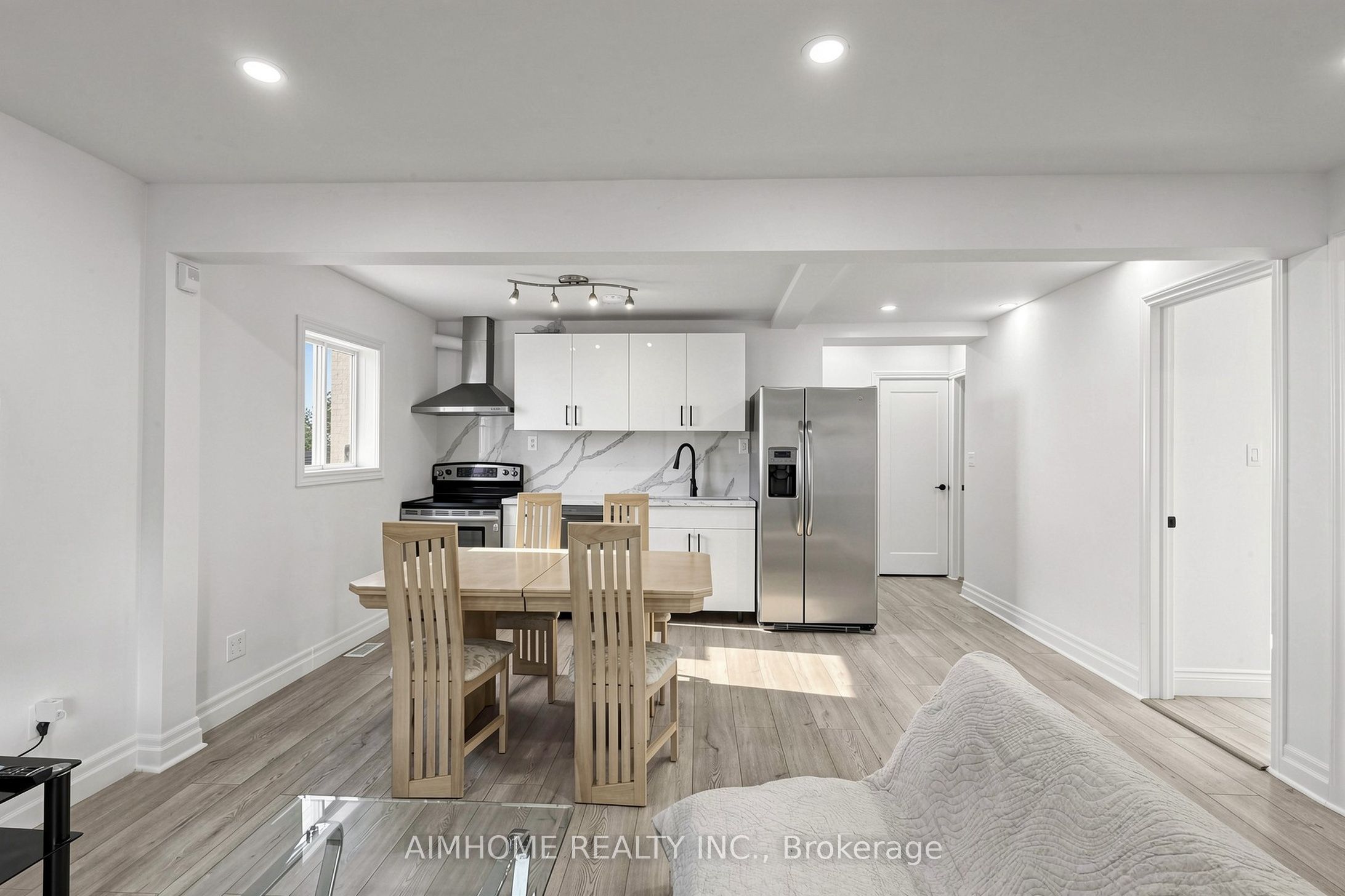 95 Steeles Avenue E Property Photo 9