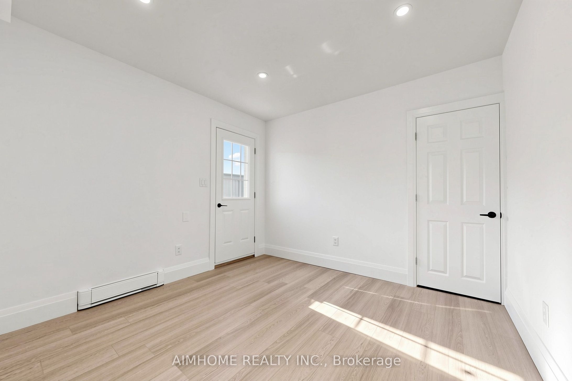 95 Steeles Avenue E Property Photo 17
