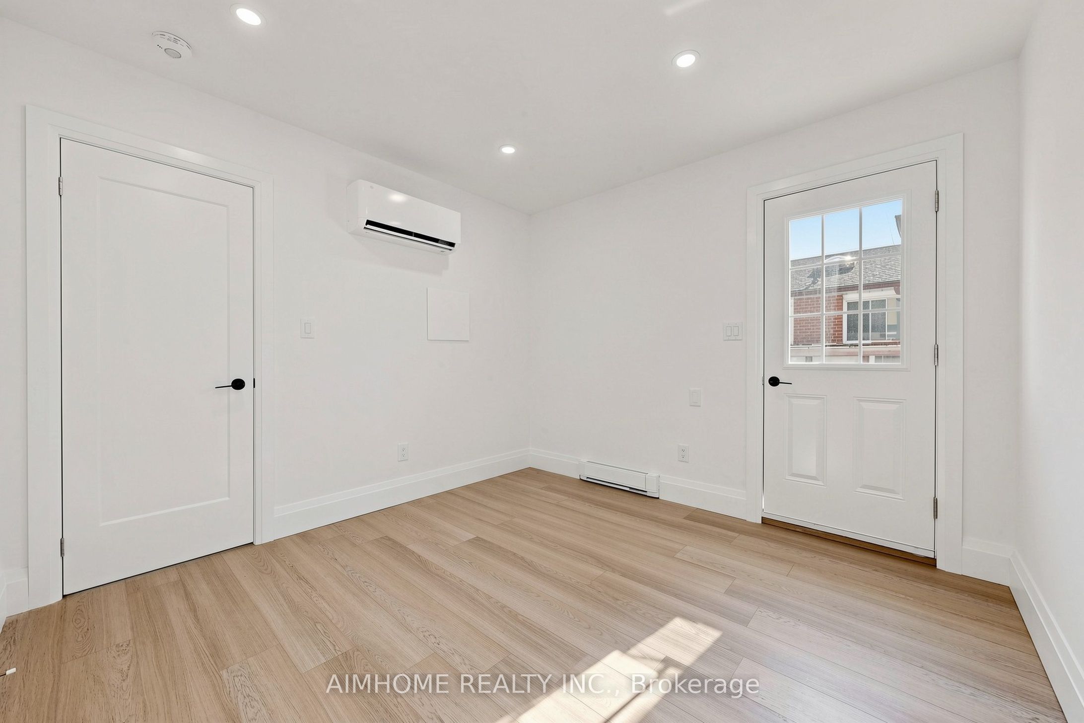 95 Steeles Avenue E Property Photo 18