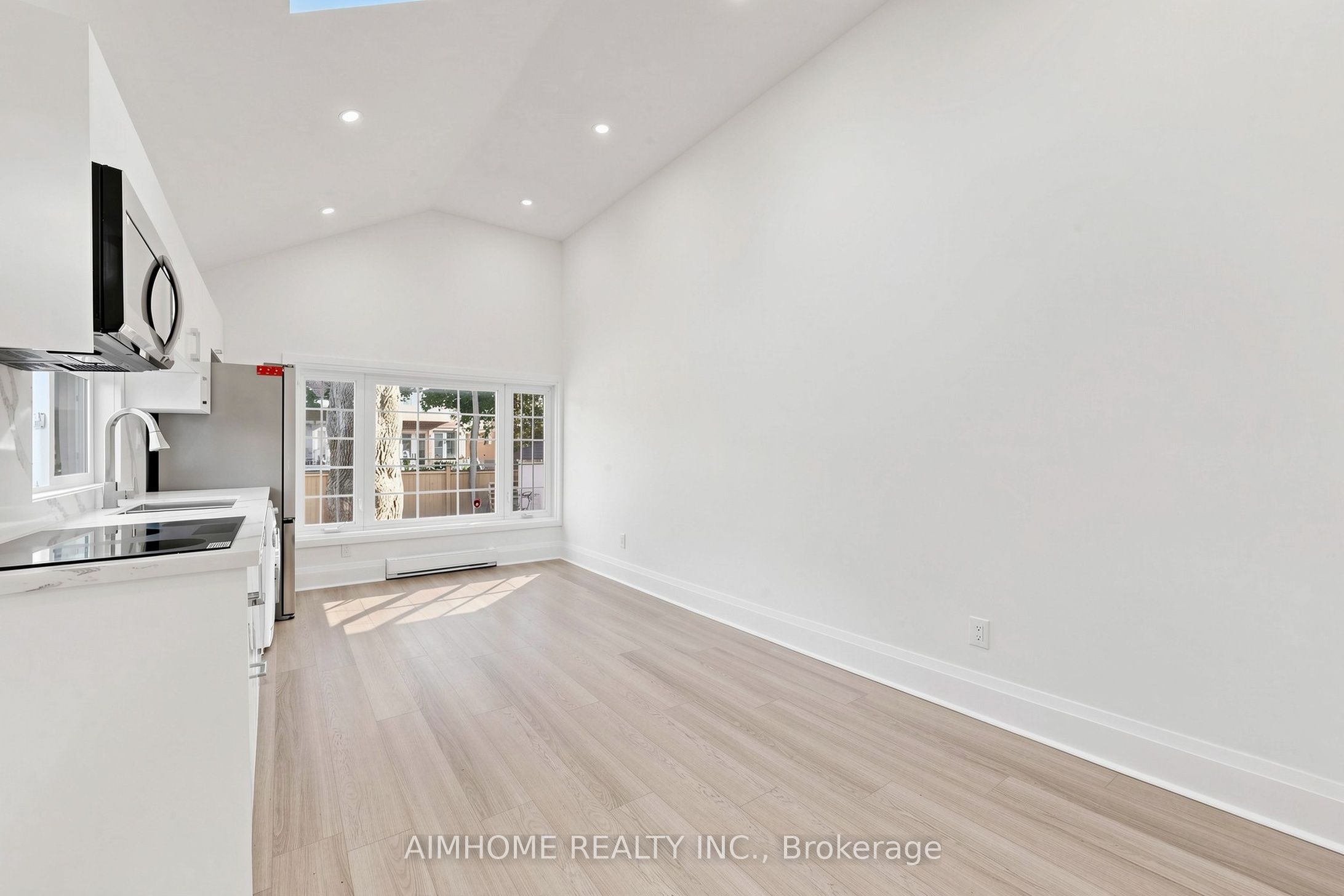 95 Steeles Avenue E Property Photo 22
