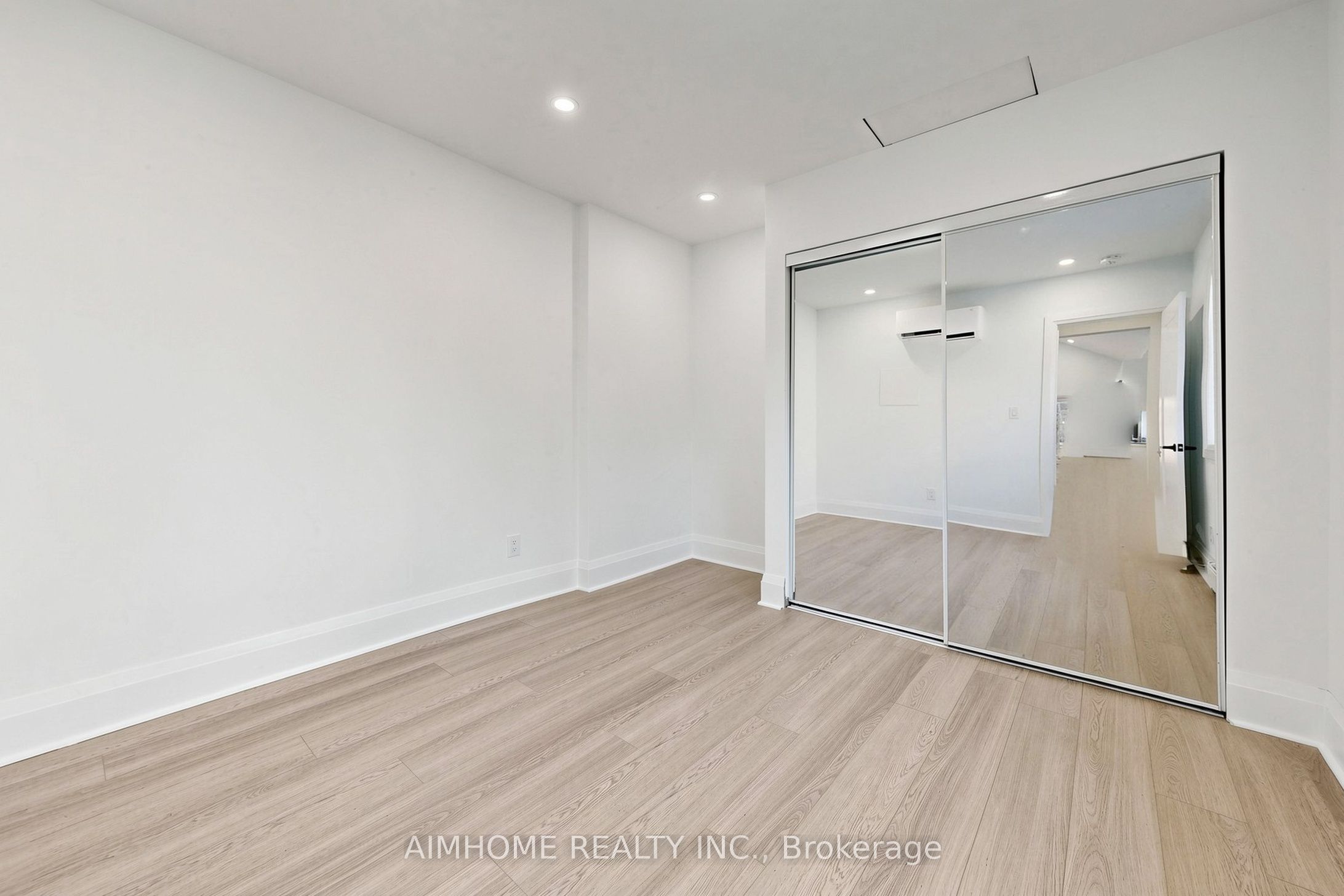 95 Steeles Avenue E Property Photo 27