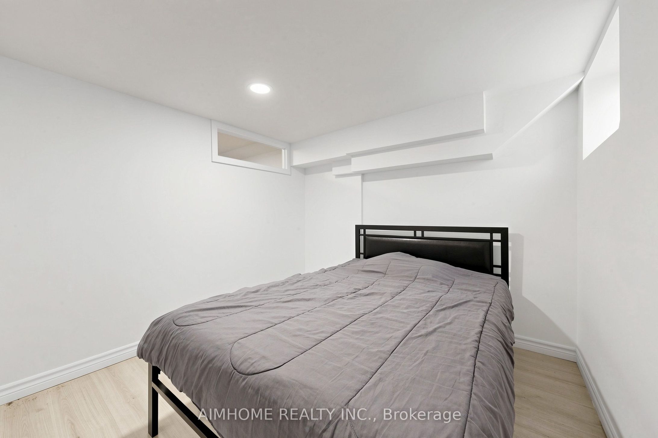 95 Steeles Avenue E Property Photo 31