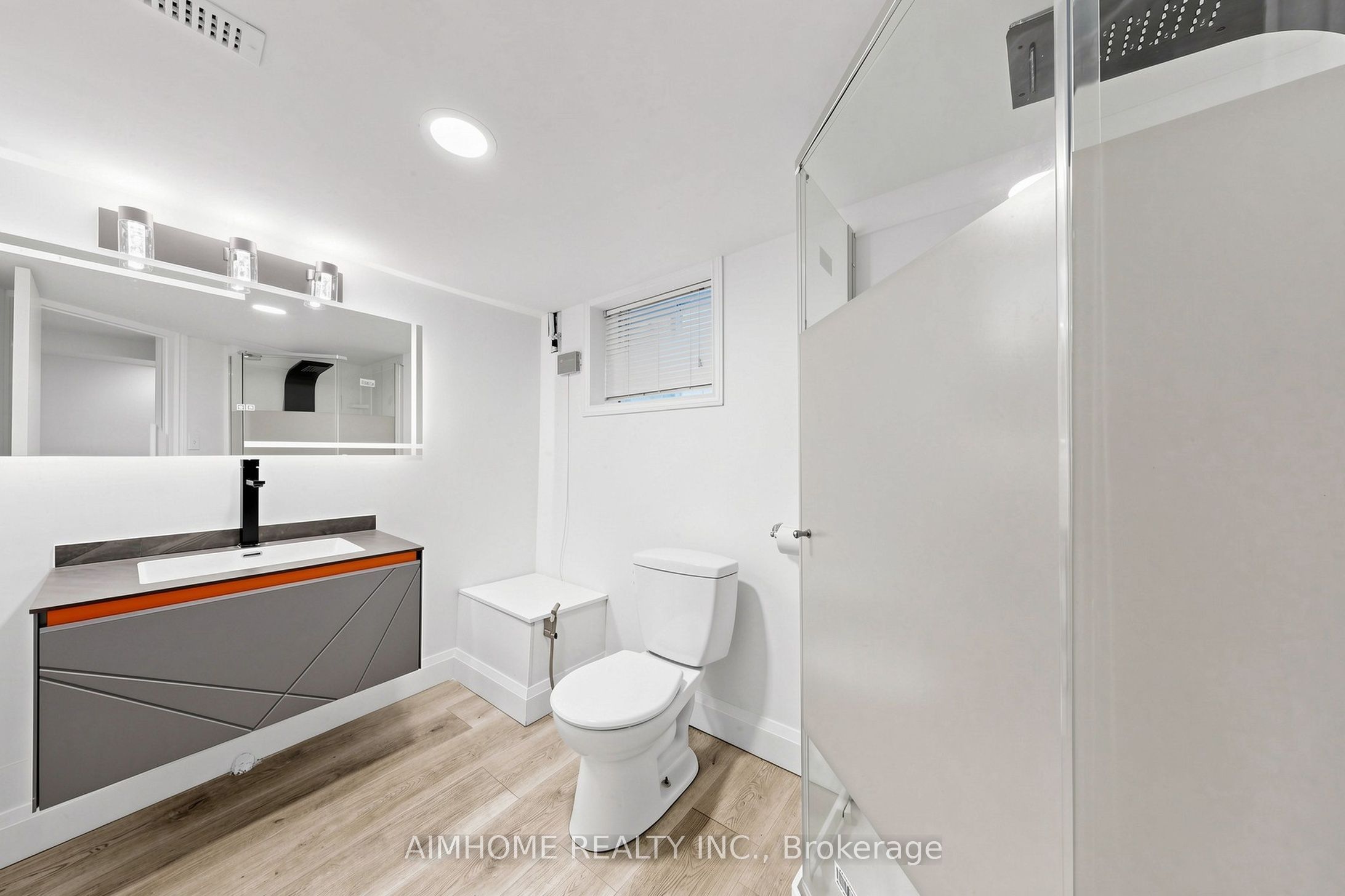95 Steeles Avenue E Property Photo 33